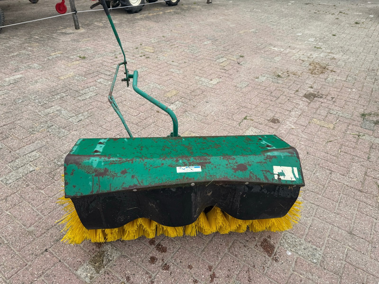Veegmachine voor 2-wielige tractor, Ophalen