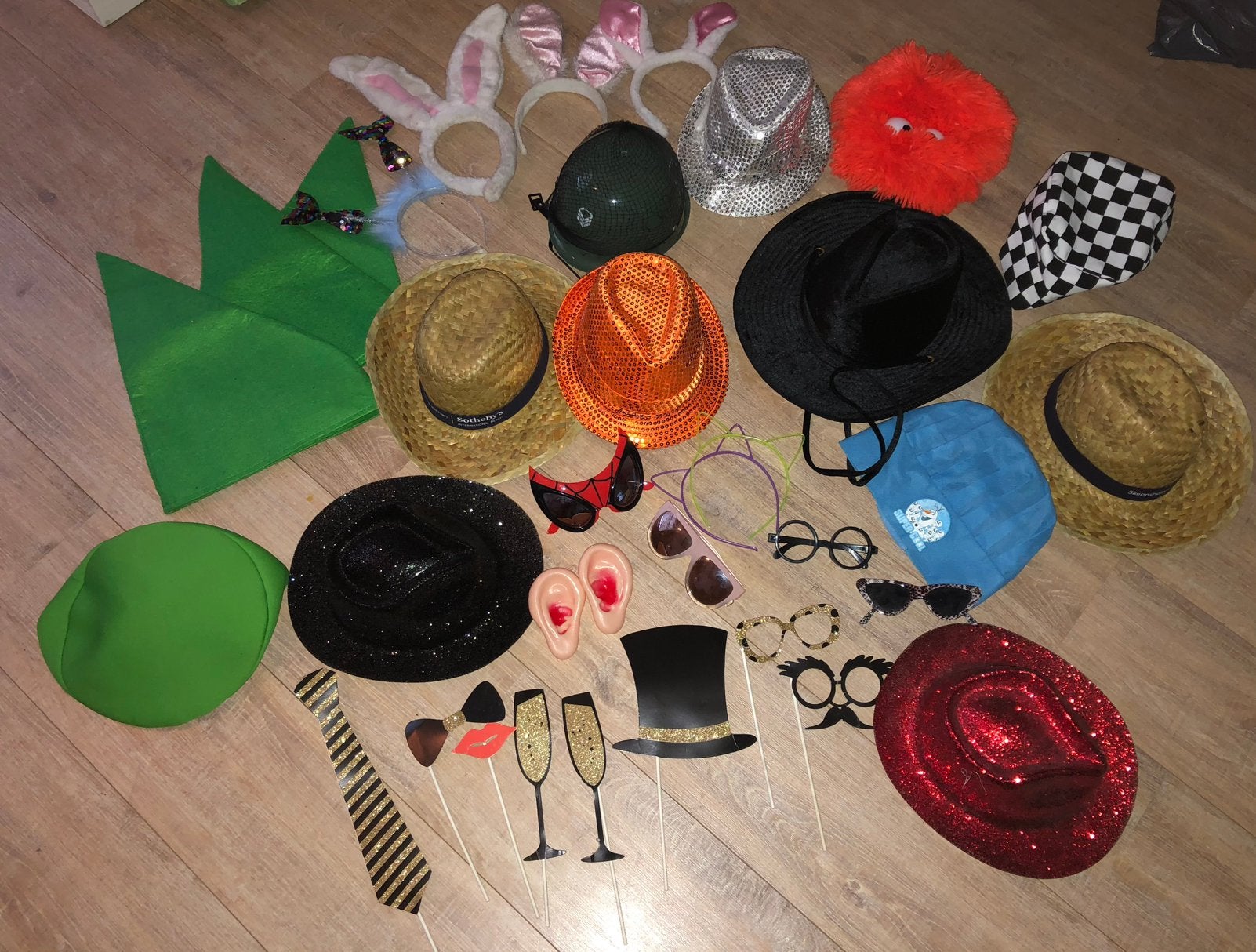 Fotoprops spullen hoedjes oren bril, Maat 38/40 (M), Carnaval, Ophalen of Verzenden, Zo goed als nieuw