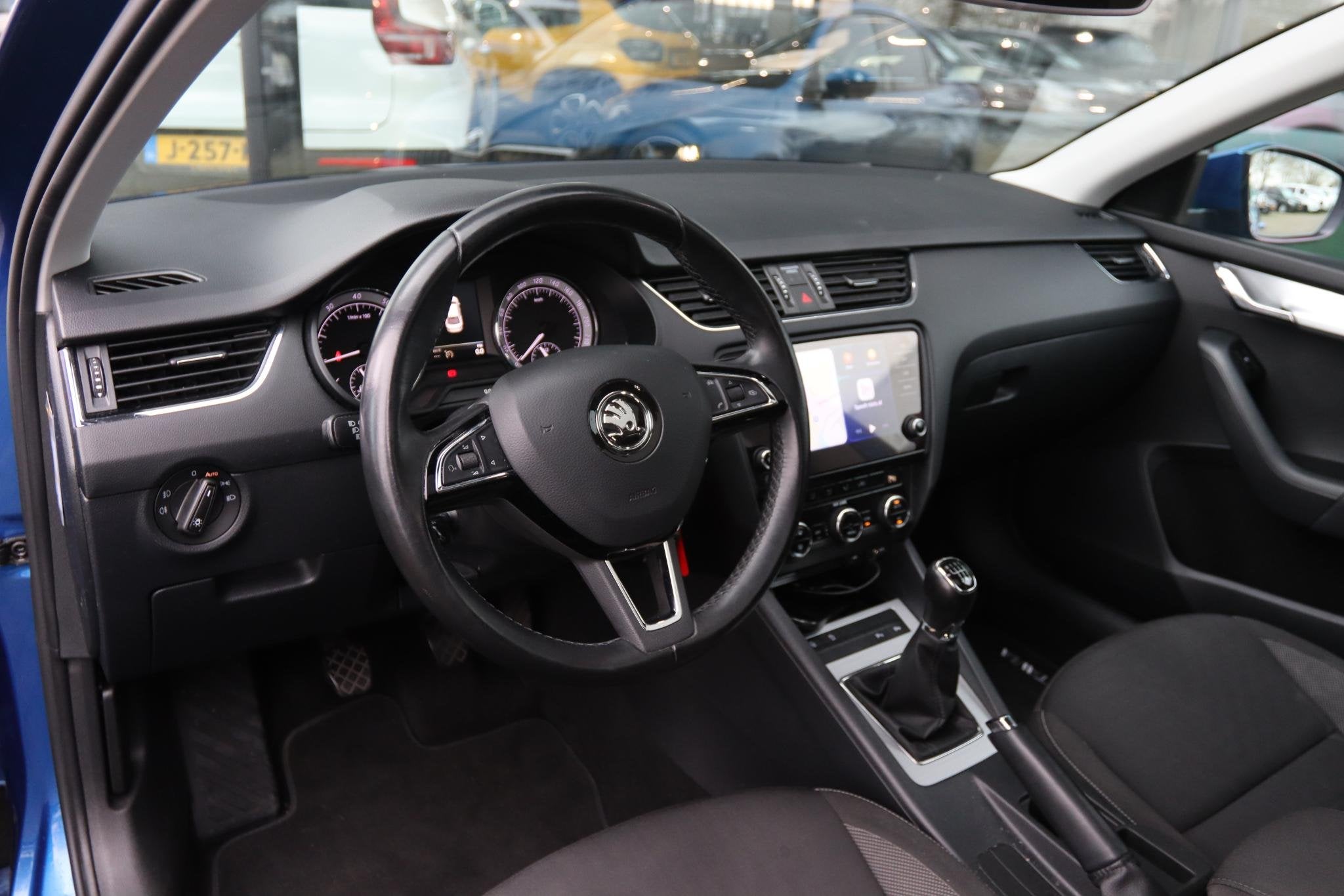 SKODA OCTAVIA 1.0 TSI GT AMBITION BUSINESS | PANO | CARPLAY, Auto's, Skoda, Stof, Gebruikt, Automatische klimaatregeling, Blauw