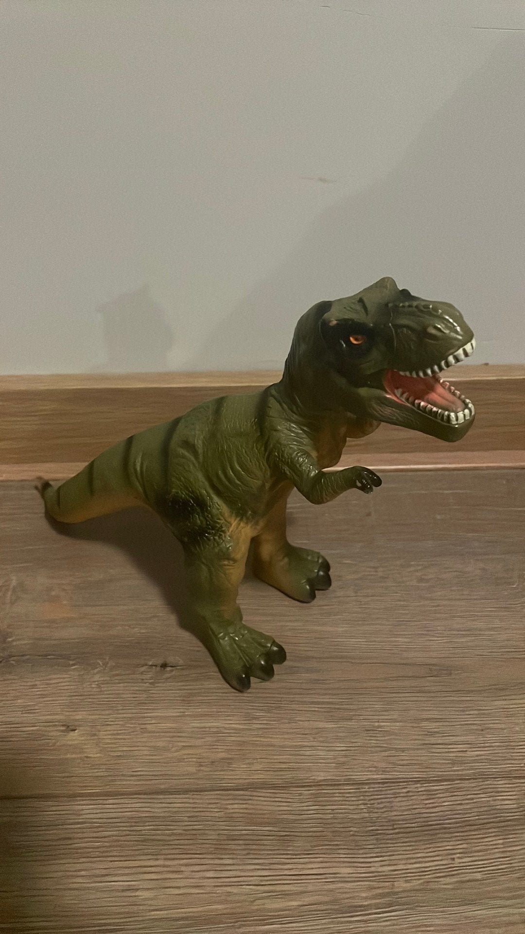 Leuke speelgoed dino in perfecte staat, Ophalen, Zo goed als nieuw