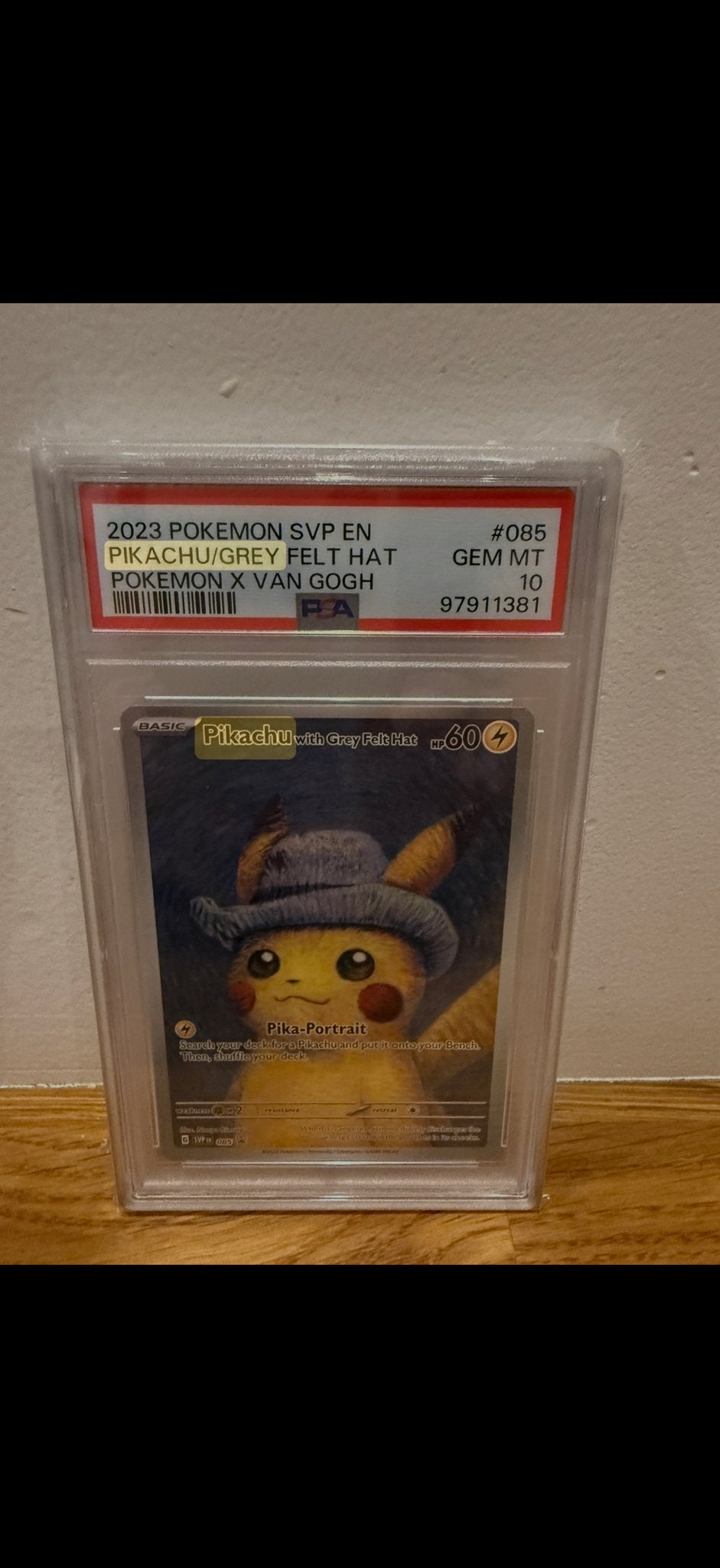 Pikachu met Grijze Vilten Hoed Pokémon x Van Gogh PSA 10, Ophalen, Nieuw, Losse kaart