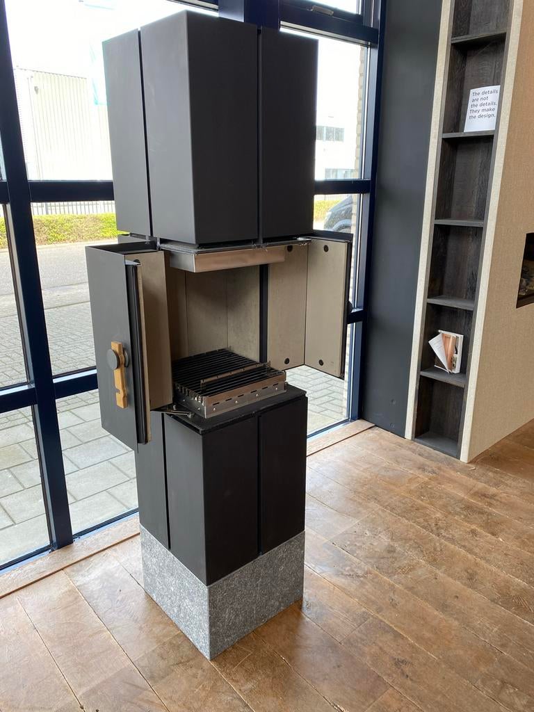 BBQfire Barbas Buitenhaard - Stijlvol en Functioneel, Tuin en Terras, Houtskoolbarbecues, Ophalen, Zo goed als nieuw, Met accessoires