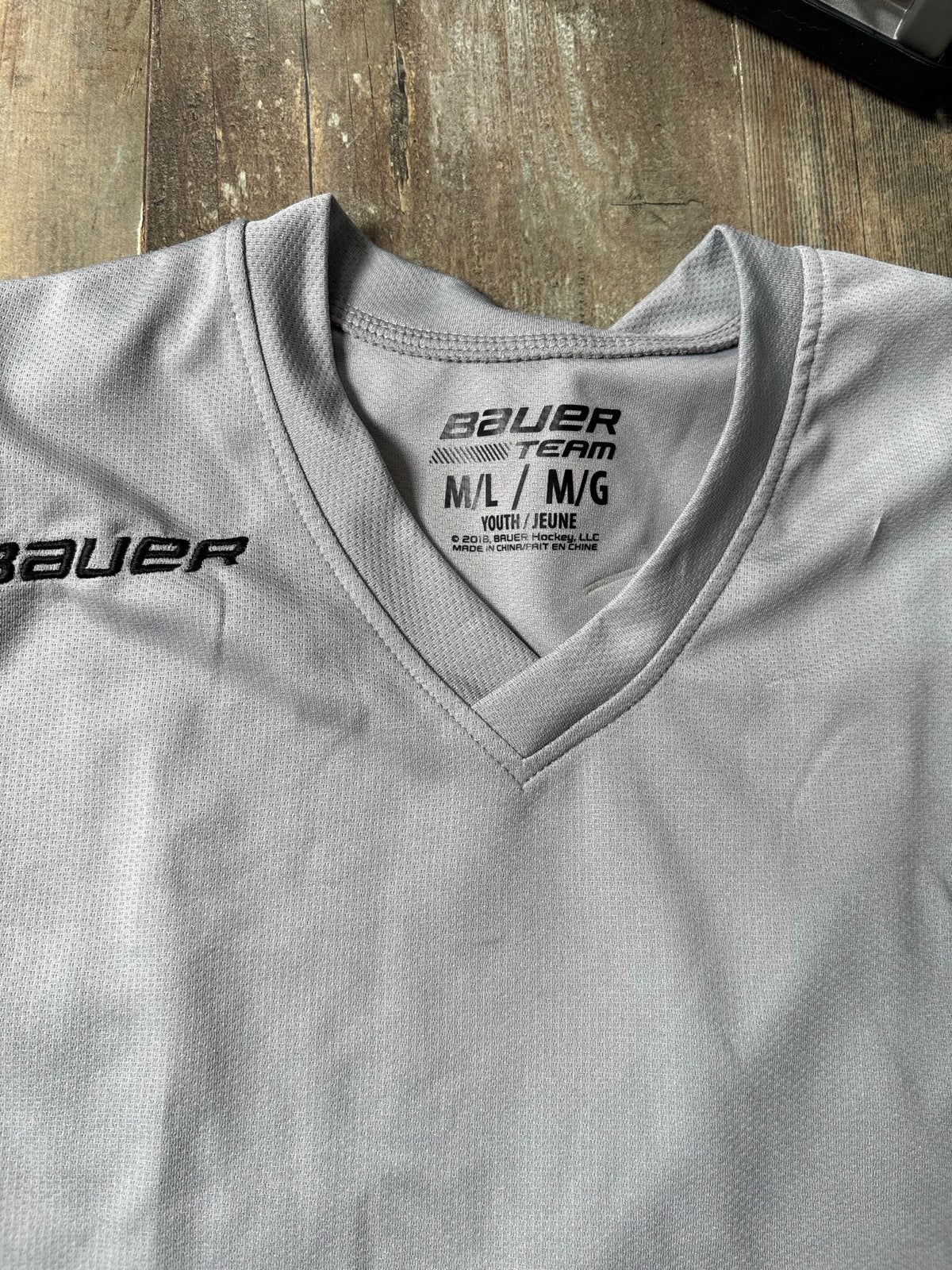 2x ijshockeyshirts Bauer Yought Grijs maat M/L, Maat 38/40 (M), Overige typen, Ophalen of Verzenden, Zo goed als nieuw