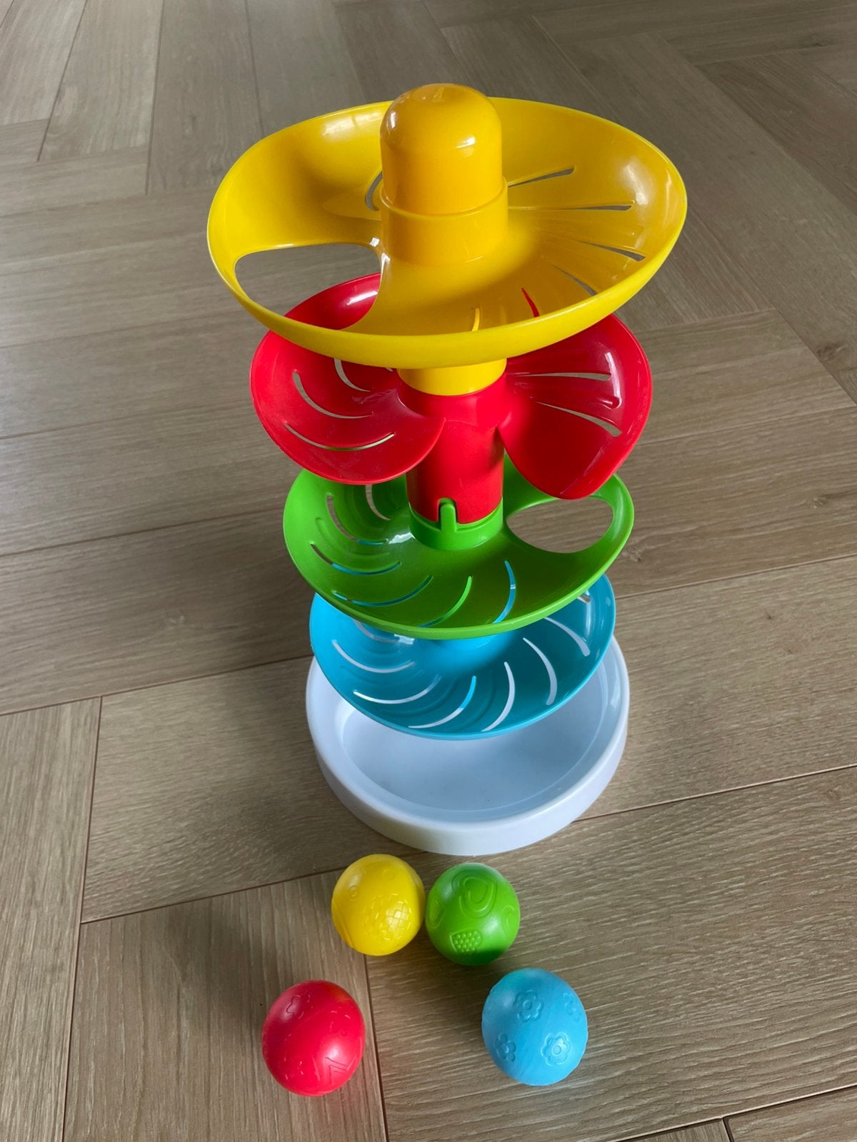 Kleurrijke ballenbaan met 4 ballen, Kinderen en Baby's, Speelgoed | Babyspeelgoed, Ophalen of Verzenden, Zo goed als nieuw, Overige typen