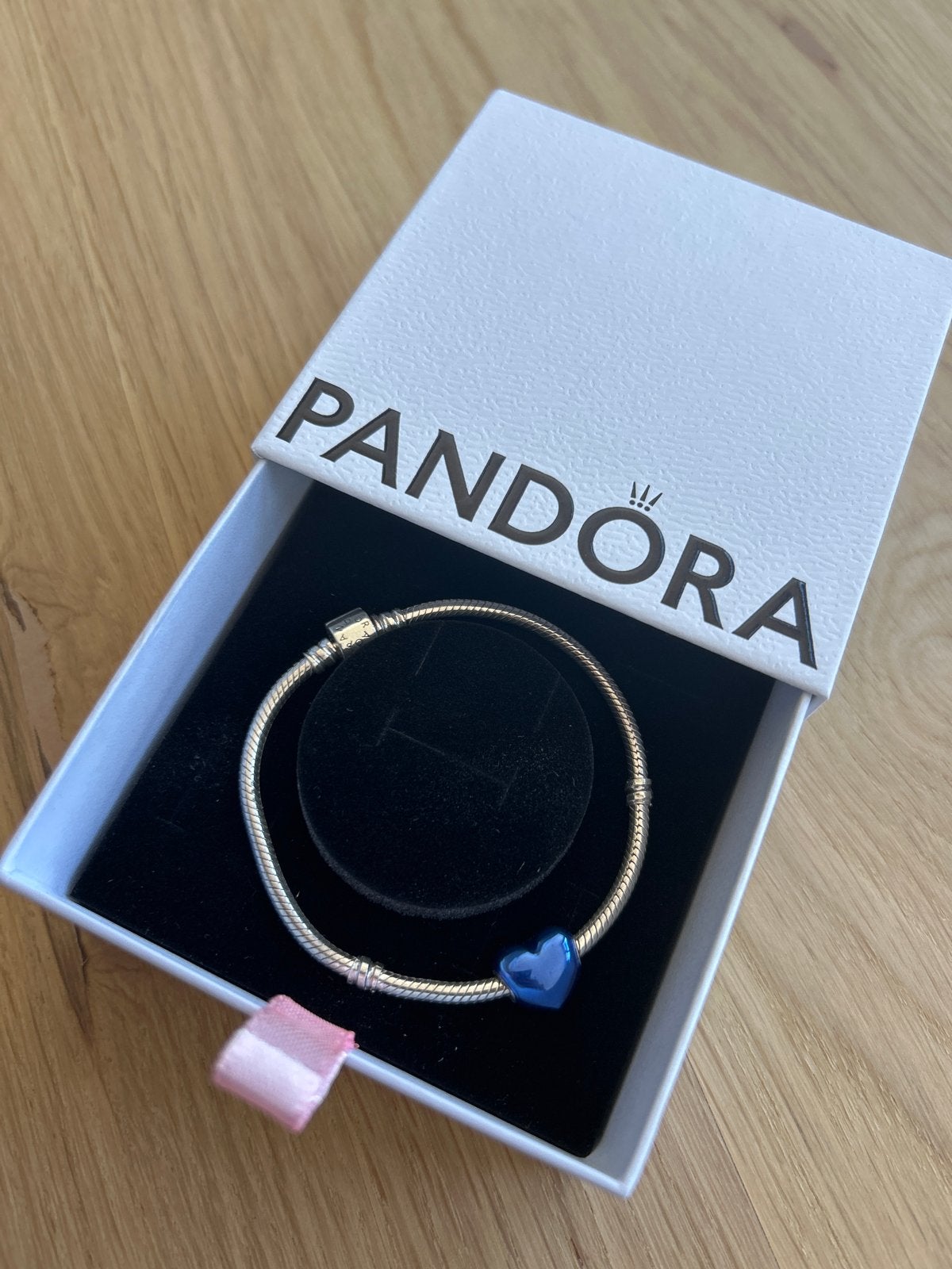 Nieuwe Pandora armband met blauwe bedel, Ophalen of Verzenden, Nieuw, Blauw, Met bedels of kralen