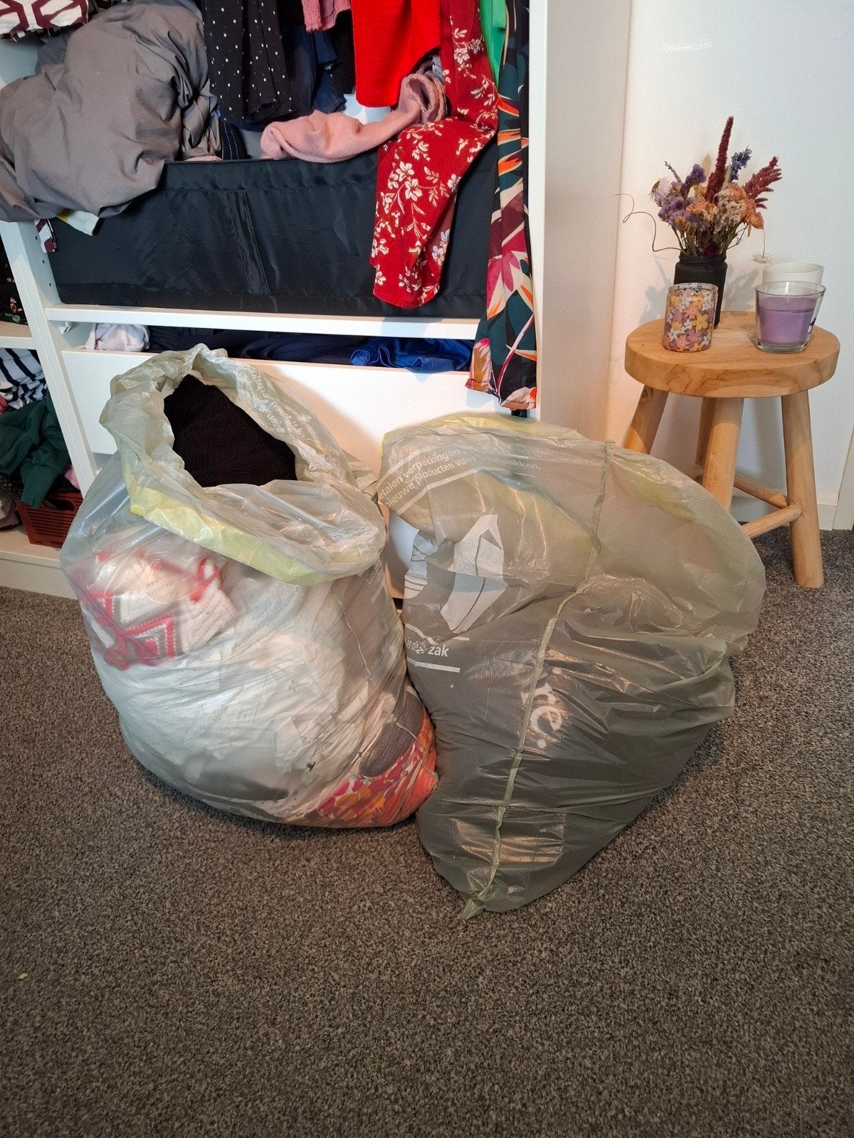 2 zakken z.g.a.n. kleding uit rook- en huisdiervrije woni, Ophalen, Zo goed als nieuw