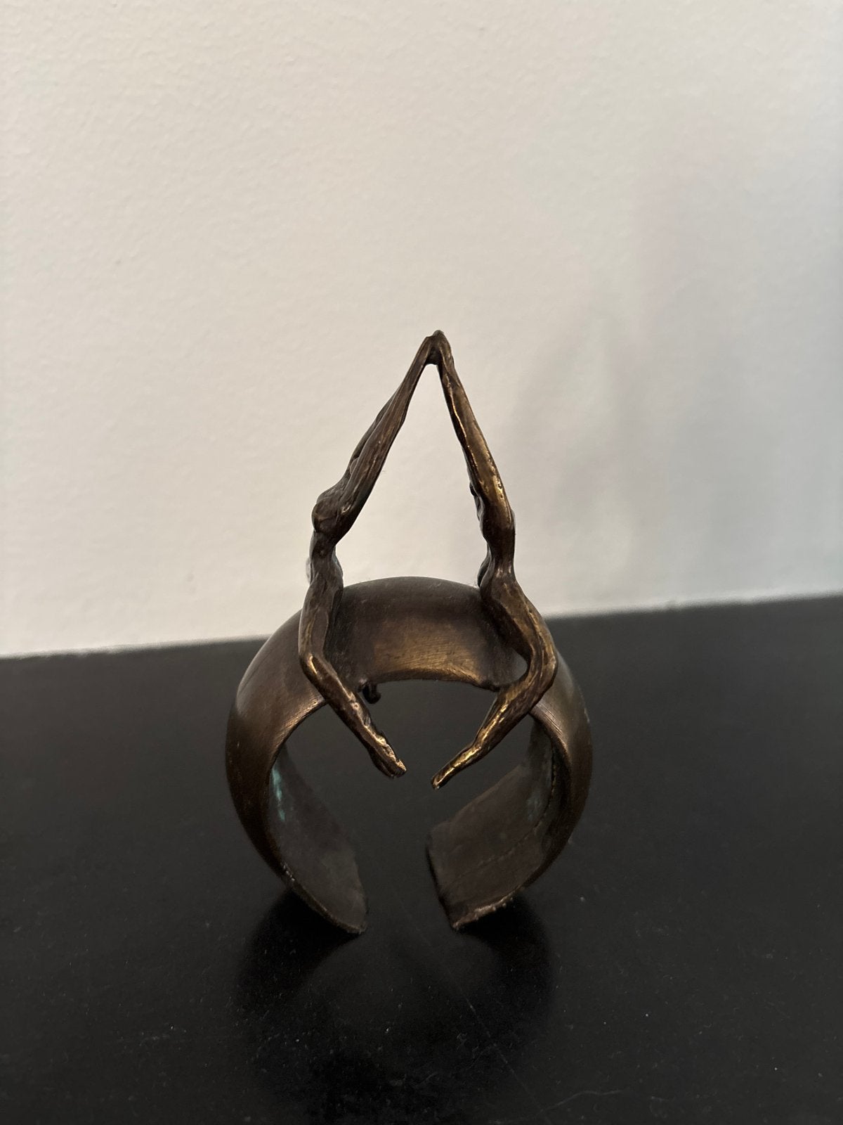 Koperen beeld met dansende figuren, Antiek en Kunst, Ophalen of Verzenden, Koper