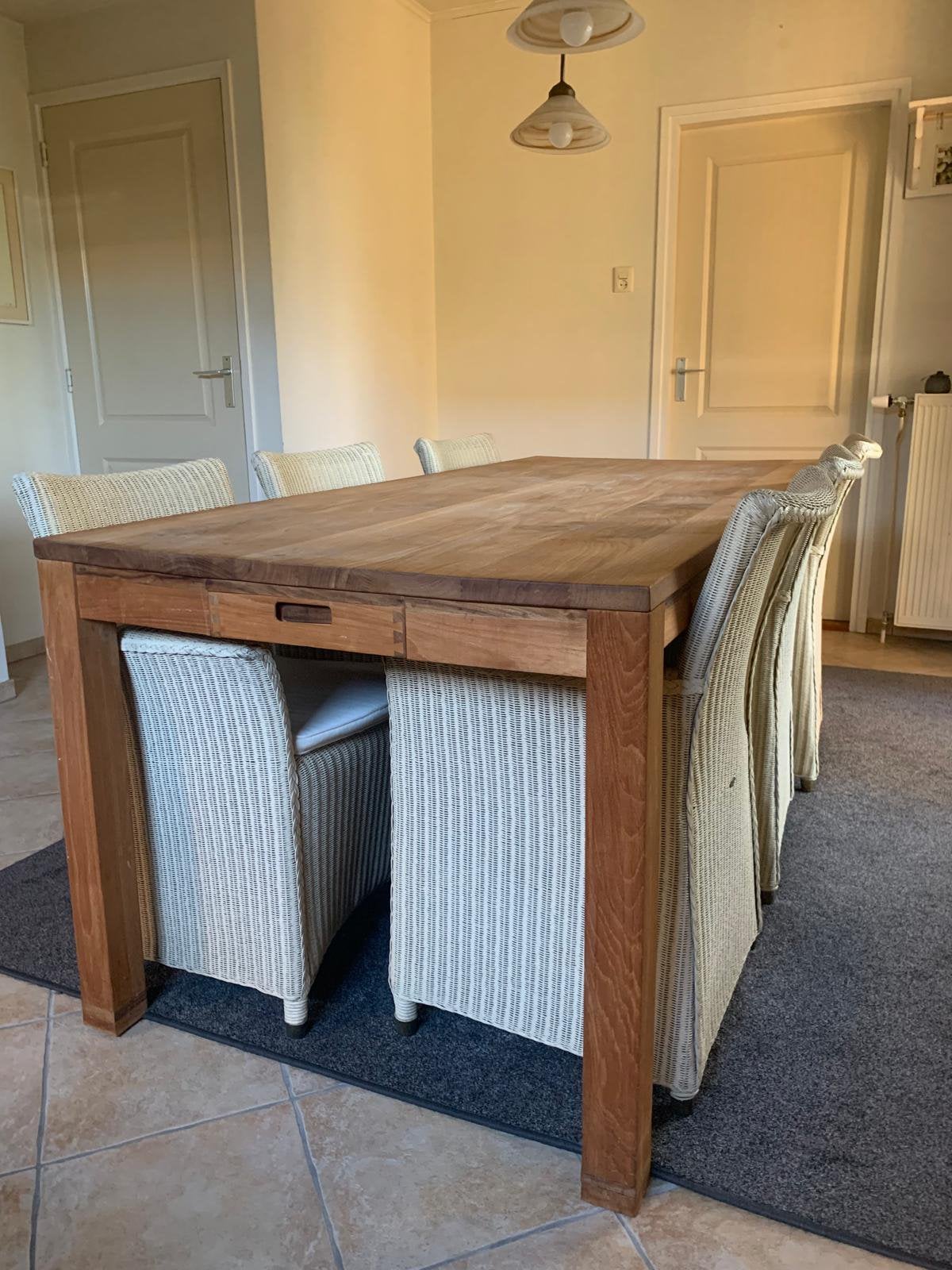 Teak tafel + 6 rotan stoelen, Ophalen, Gebruikt