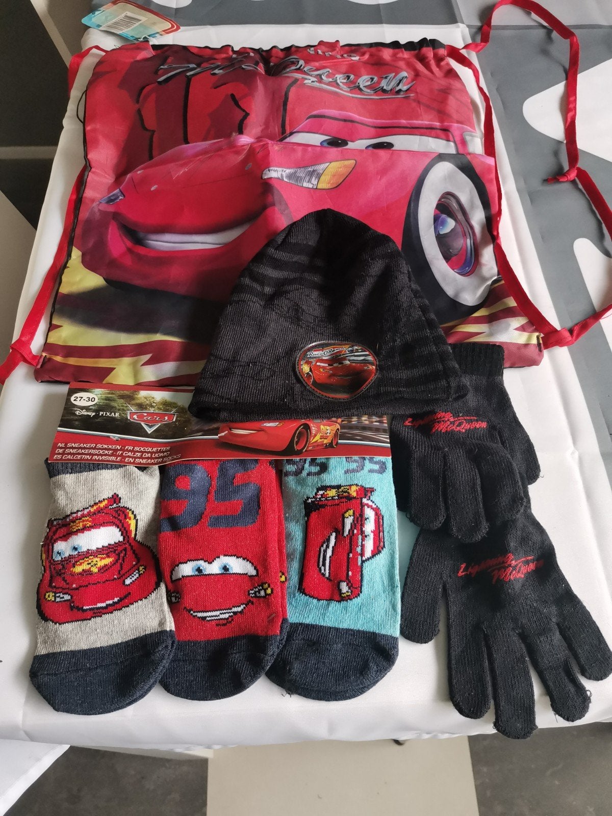 Cars Lightning McQueen set: muts, handschoenen, sokken, tas, Ophalen, Nieuw, Disney Pixar Cars, Jongen