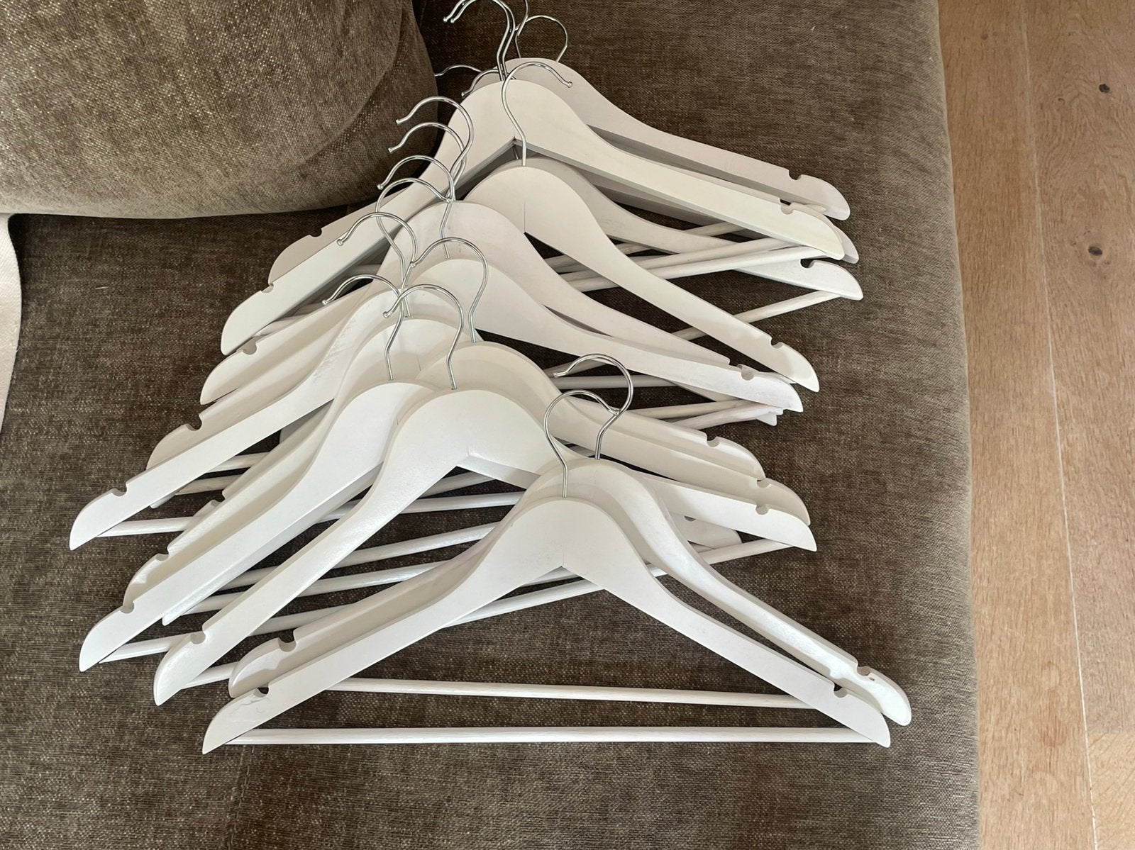 Kledinghangers 17 stuks, Kleding | Dames, Kledinghangers, Ophalen of Verzenden, Zo goed als nieuw, Hout