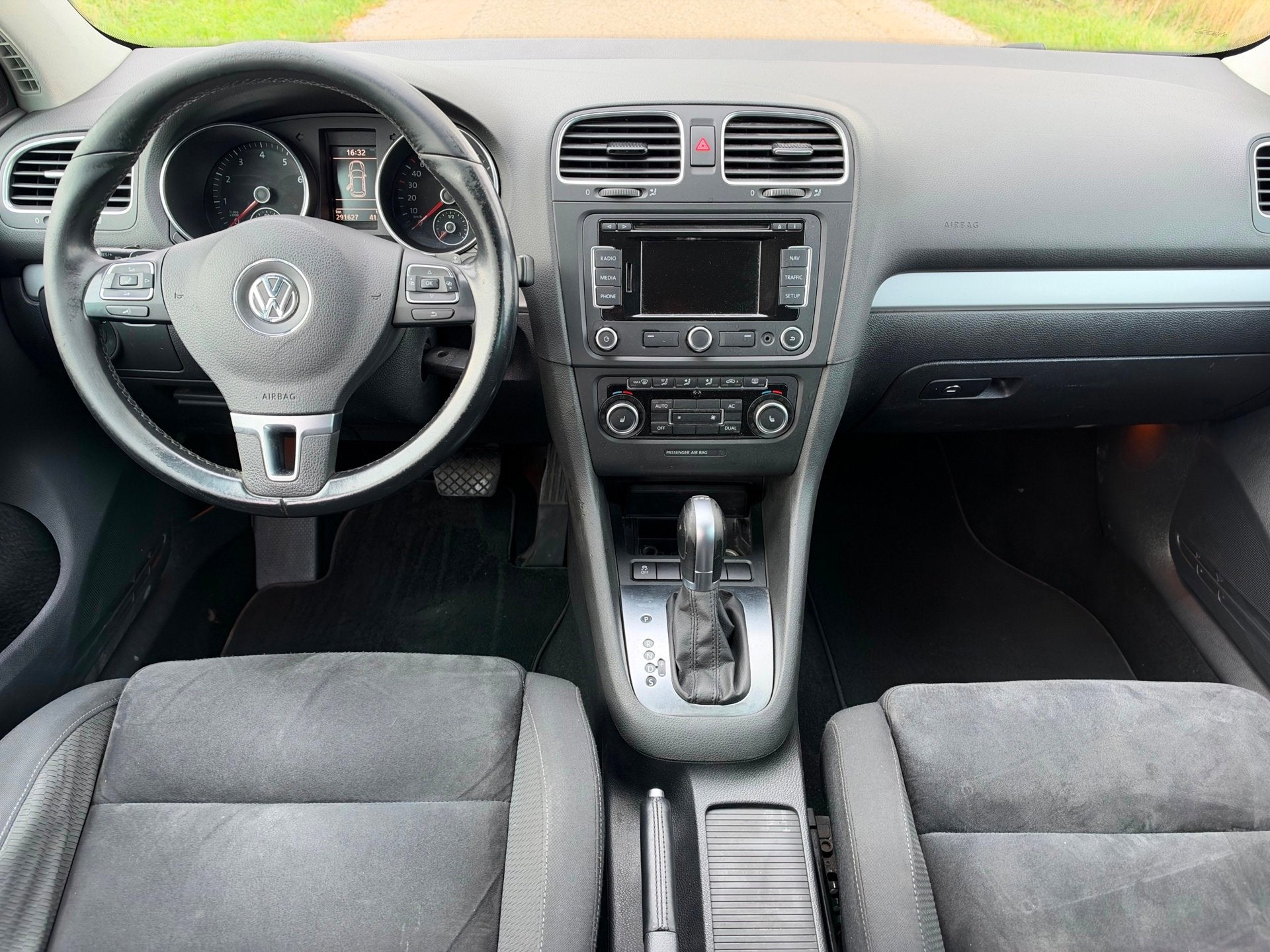 Volkswagen Golf 1.4 TSI Highline AUT APK 10-2027 Airco Navi, Auto's, Euro 5, Stof, Gebruikt, Zwart