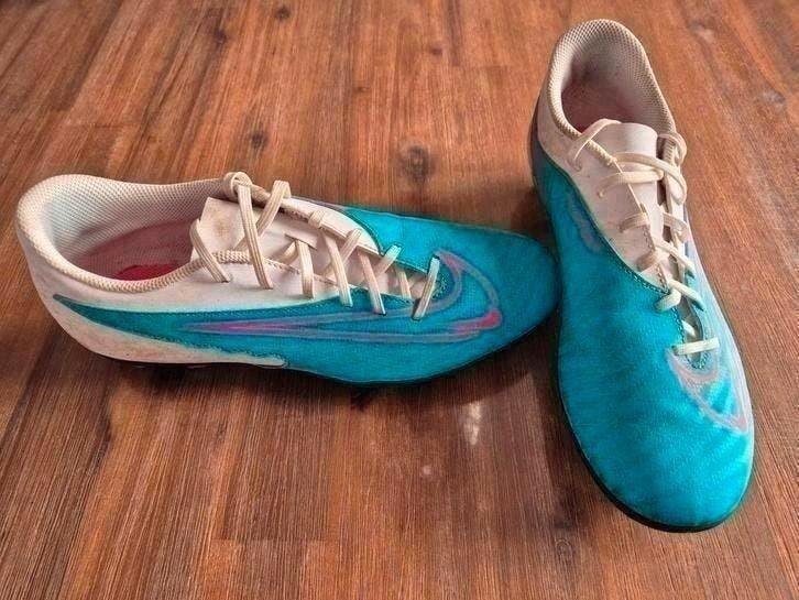 Nike phantom voetbalschoenen maat 42 (1x gebruikt), Sport en Fitness, Voetbal, Ophalen of Verzenden, Zo goed als nieuw, Schoenen