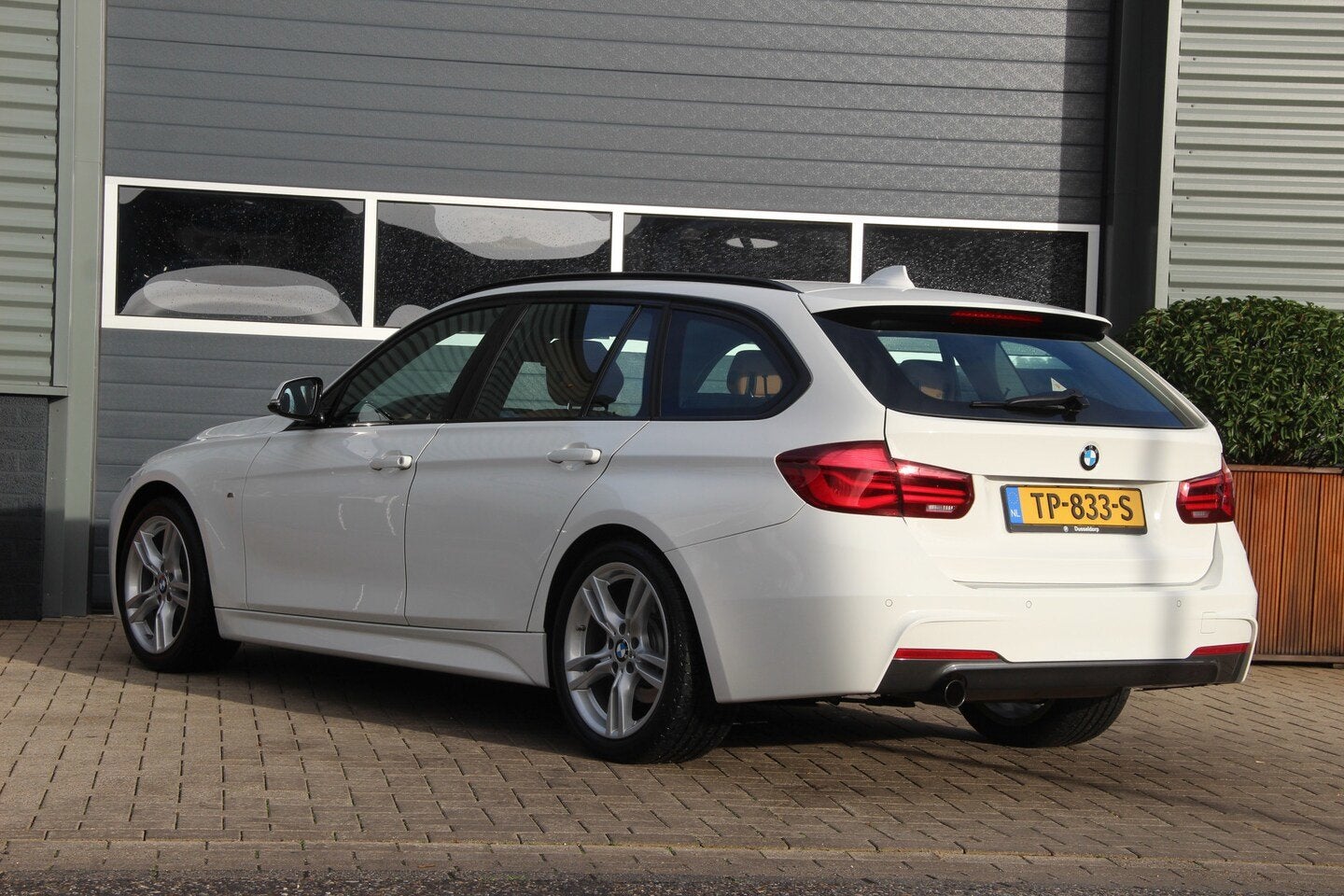 BMW 3-serie Touring 318i M Sport | 2E EIGENAAR | PANO-DAK |, Automaat, Gebruikt, Euro 6, 1465 kg