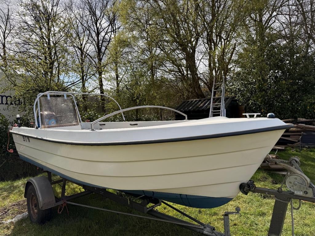 Boot met trailer, 25 pk, in goede staat, Watersport en Boten, Motorboten en Motorjachten, Ophalen, Polyester, Benzine, Tot 6 meter