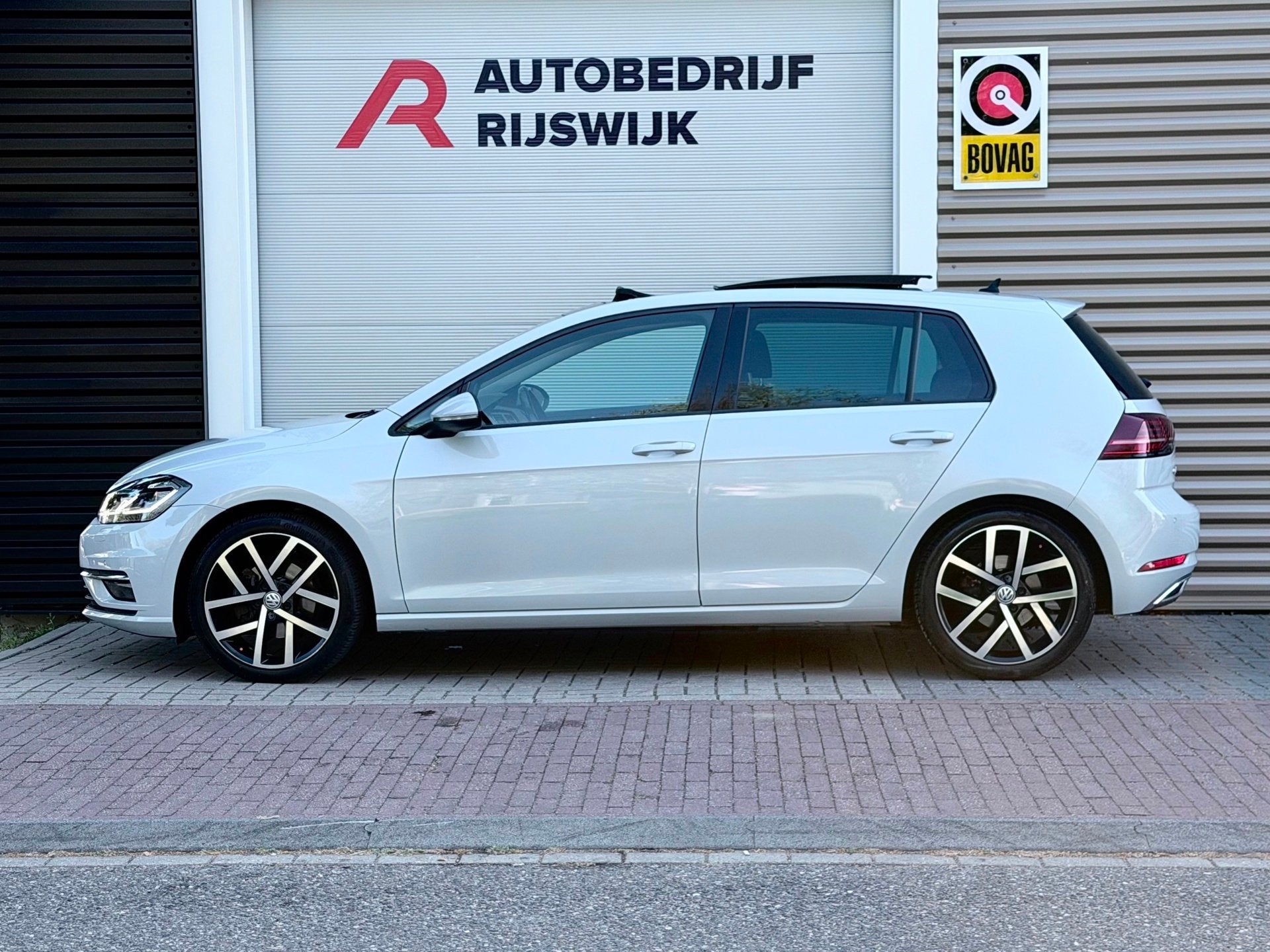 Volkswagen Golf 1.4 TSI Highline Business R Pano/Virtual/App, Gebruikt, Euro 6, 4 cilinders, 150 pk