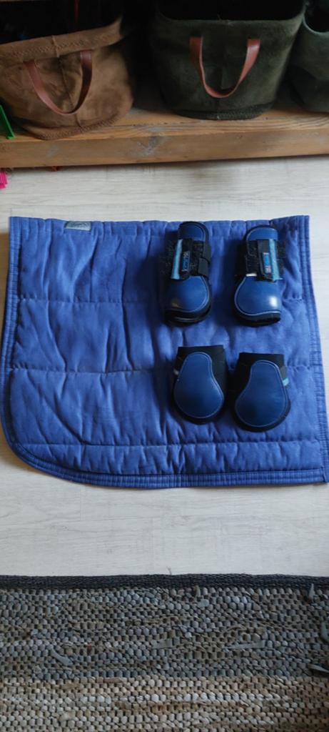 QHP dresuurdekje+beenbeschermers puffpad, Dressuurdekje, QHP, Ophalen of Verzenden, Zo goed als nieuw