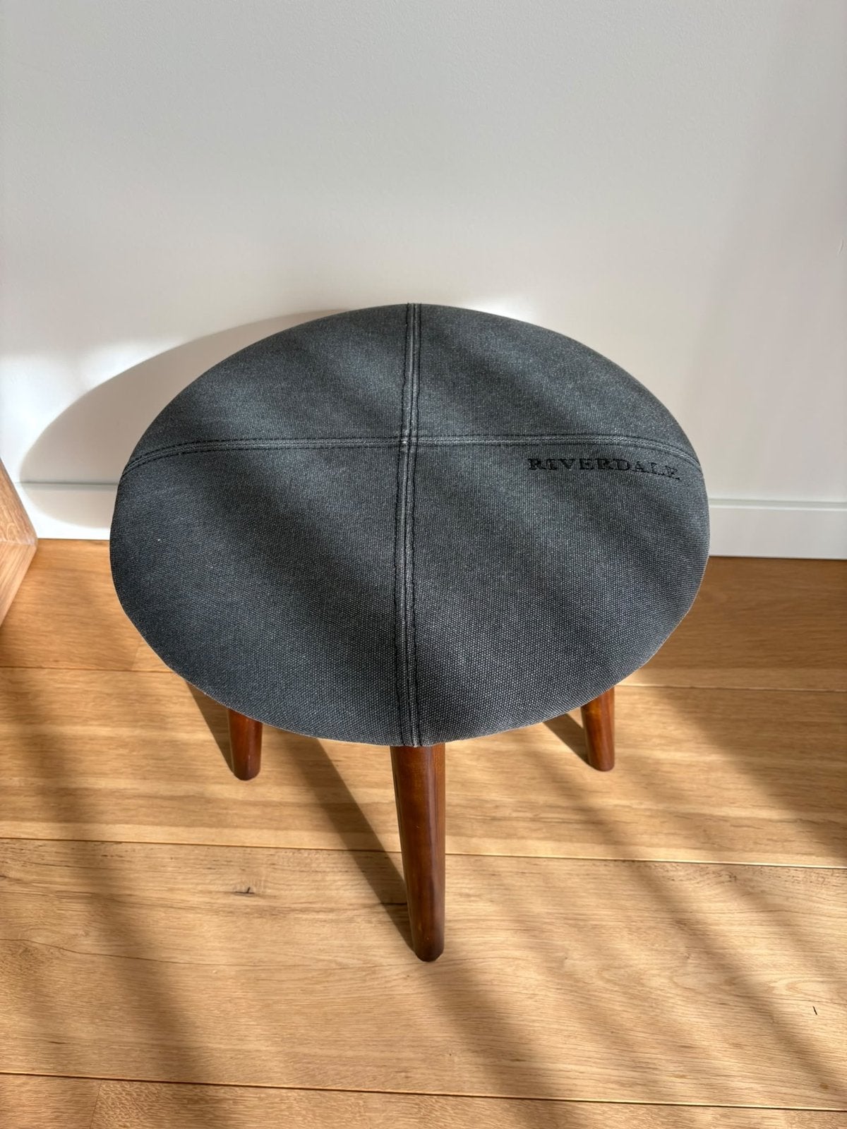 Riverdale krukje - Grijs met houten poten, Ophalen, Gebruikt, Hout