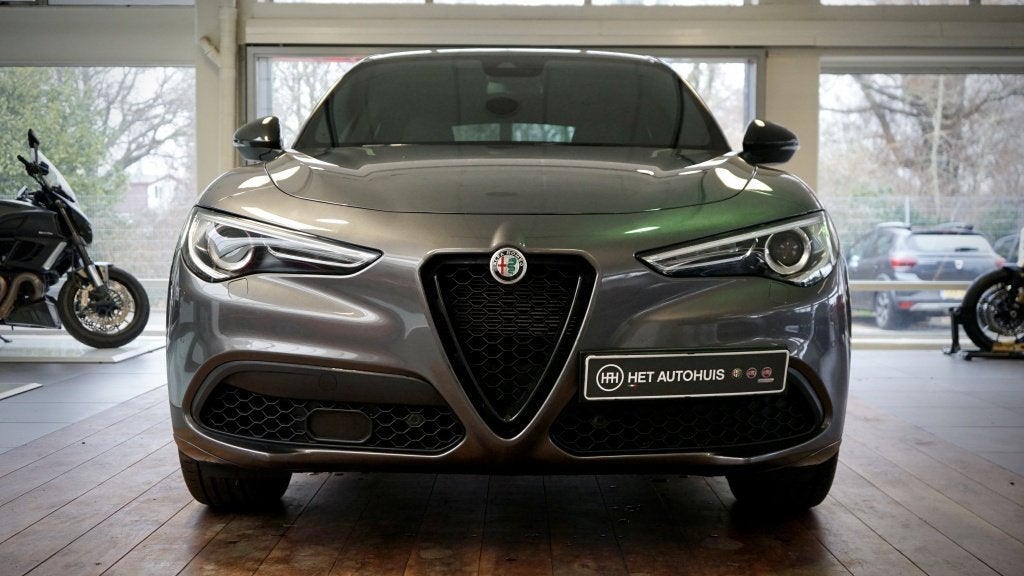 Alfa Romeo Stelvio 2.0 T AWD Veloce Lederen interieur delen, Auto's, Alfa Romeo, 4 cilinders, Leder, Bedrijf, 1600 kg