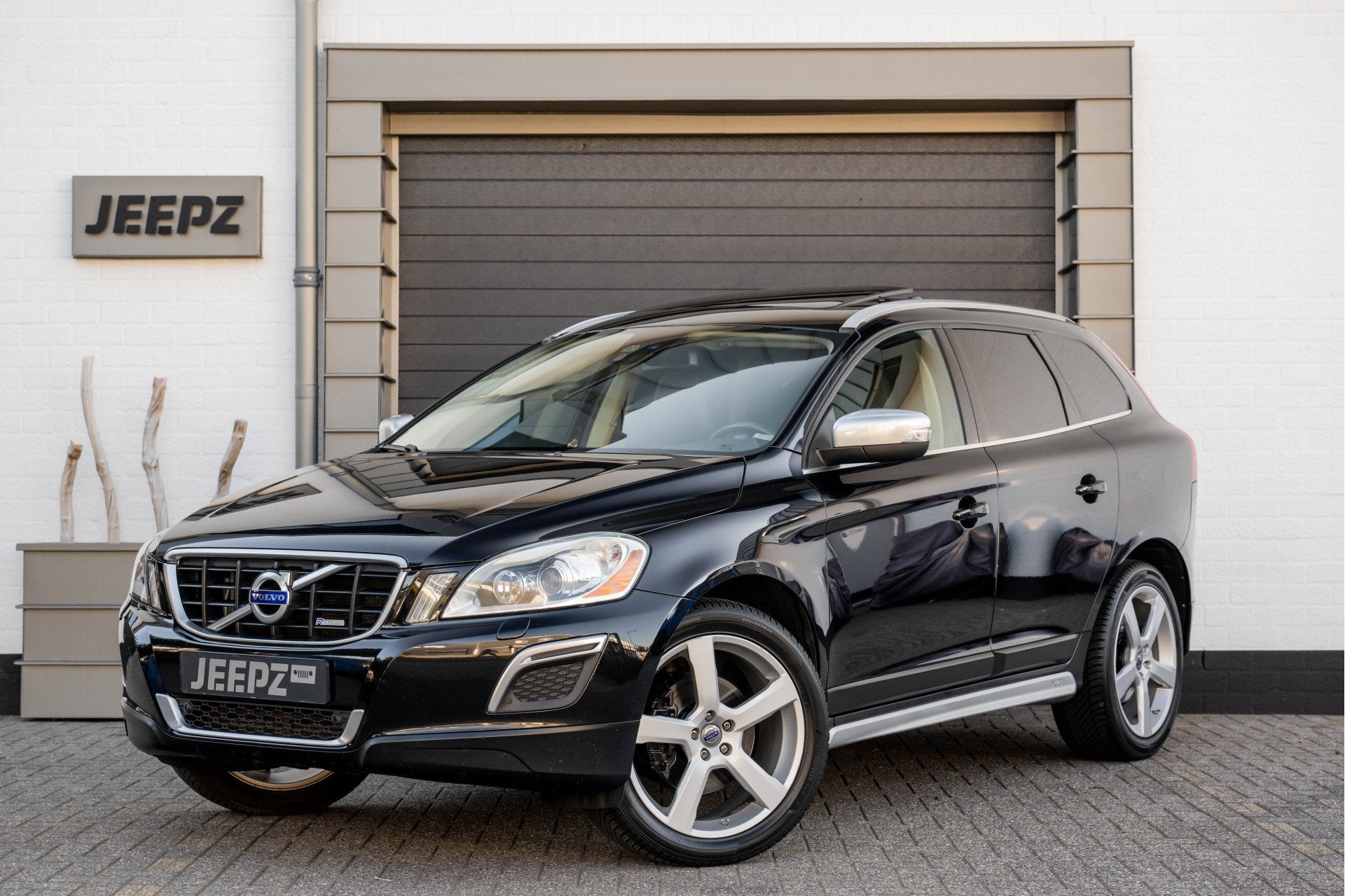 Volvo XC60 3.0 T6 AWD Summum / Panoramadak / R-Design / 20", Auto's, Volvo, Automaat, Gebruikt, Open dak, Zwart