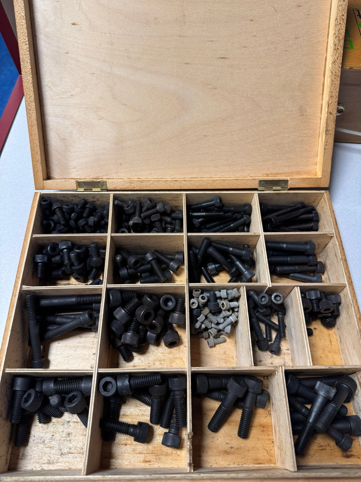 Reparatiedoos met diverse bouten en moeren, Ophalen of Verzenden, Gebruikt, Minder dan 50 mm, Bouten of Moeren