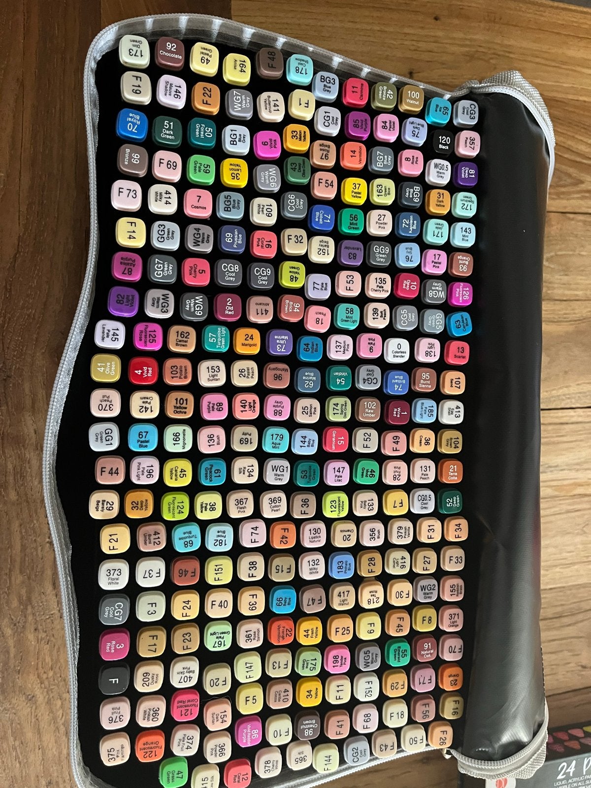Gofun 262 Twinmarkers Set - Zo goed als nieuw, Hobby en Vrije tijd, Tekenen, Ophalen of Verzenden, Zo goed als nieuw, Potlood of Stift