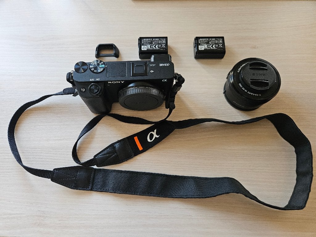 Sony A6400 + 16-50mm OSS – Als nieuw! (Slechts 2904 kliks), Audio, Tv en Foto, Fotocamera's Digitaal, Ophalen, Lensdop, Ingebouwde flitser