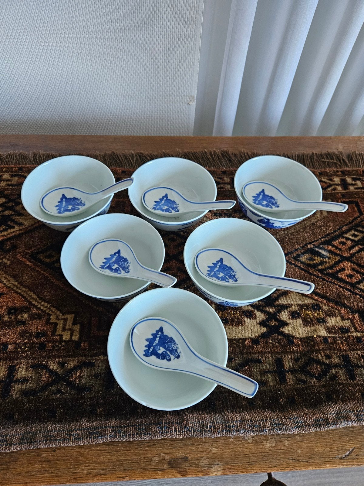 Japanse kommetjes met lepel, Ophalen