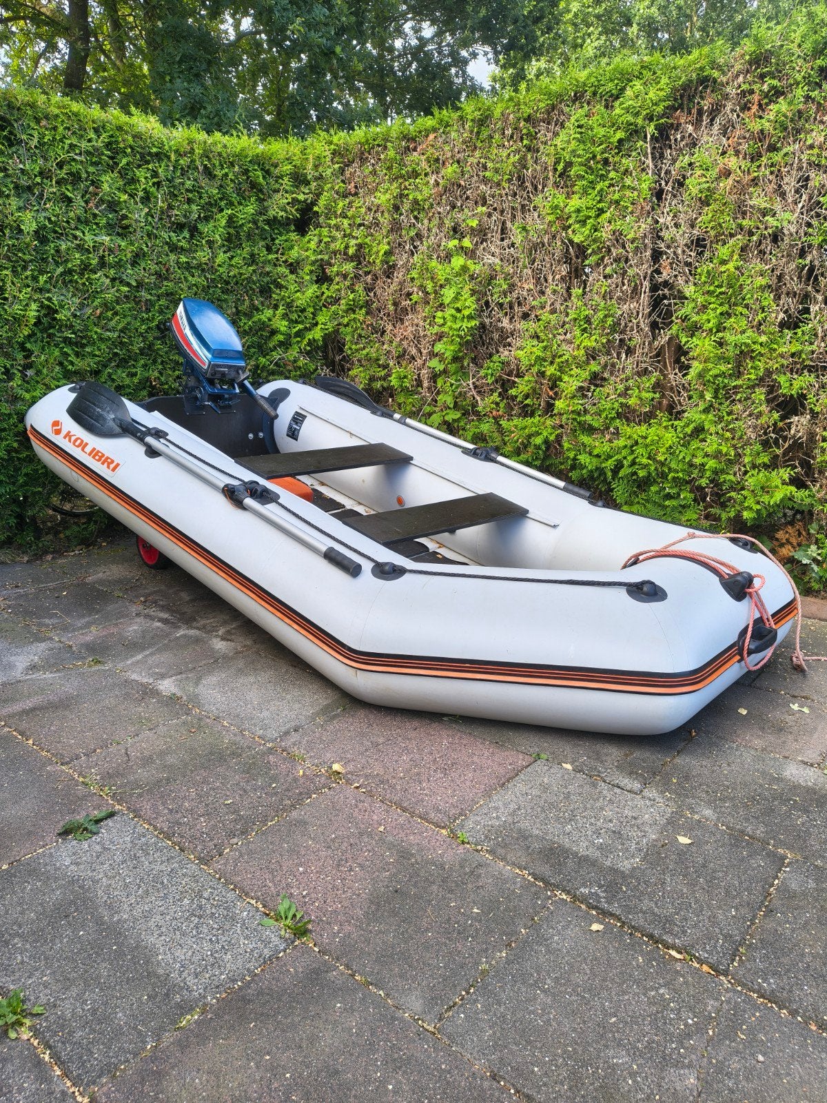 Kolibri KM-330 rubberboot met 2 Yamaha buitenboordmotoren, Ophalen