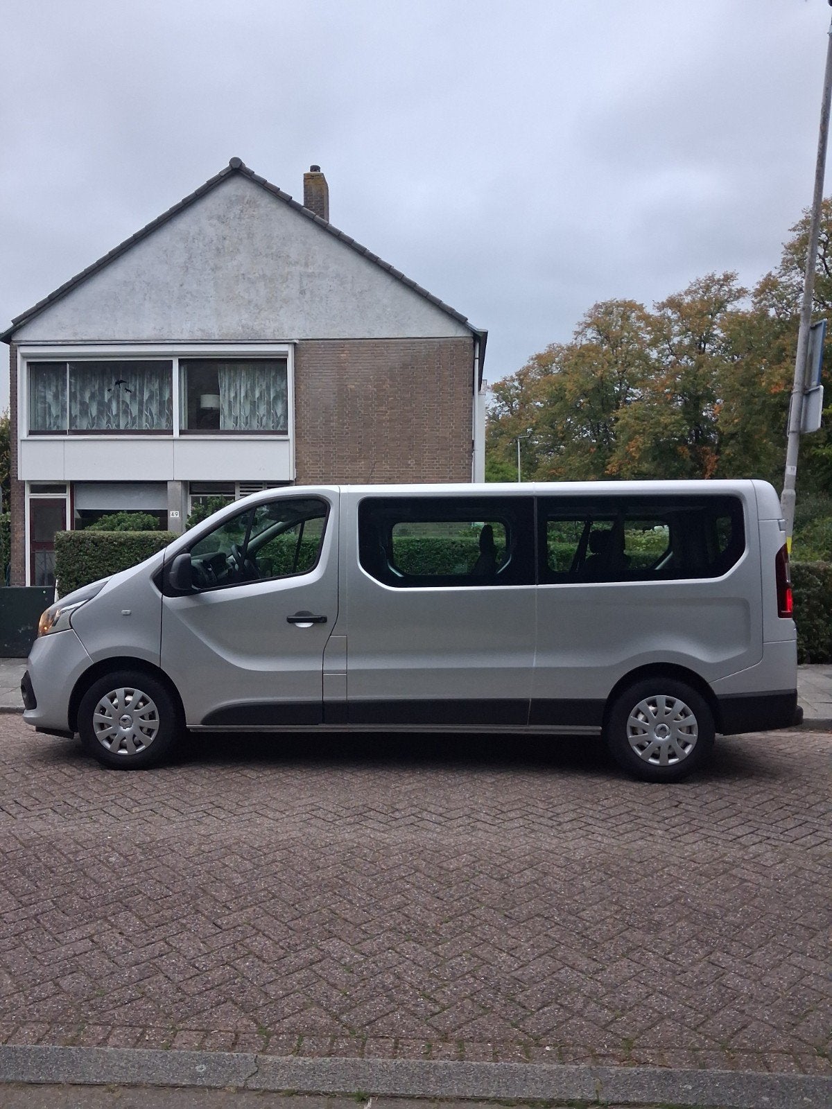 Renault Trafic Grand 1.6 Energy dCi 121pk 2019 Grijs 9zits., 2000 kg, 255 €/maand, 9 stoelen, Particulier