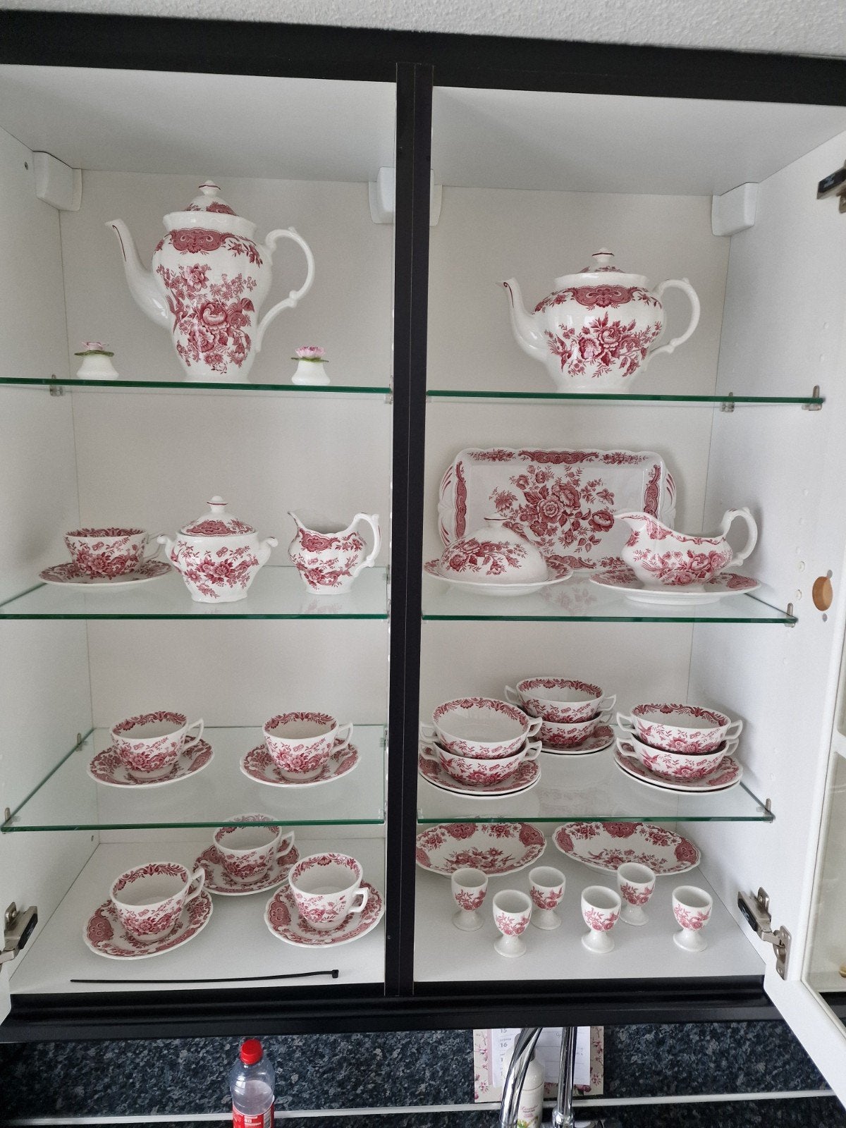 Prachtig rood-wit servies met bloemmotief, Ophalen of Verzenden