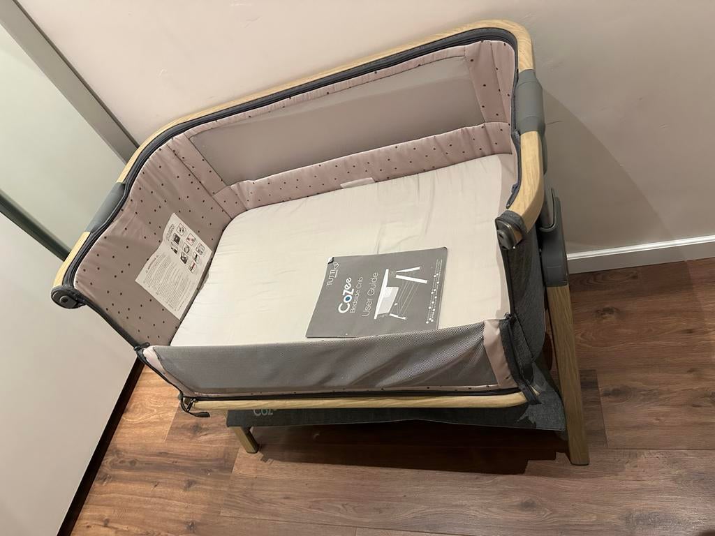 TUTTI BAMBINI CoZee Bedside Crib - Zo goed als nieuw, Kinderen en Baby's, Babywiegjes en Ledikanten, Ophalen, Zo goed als nieuw
