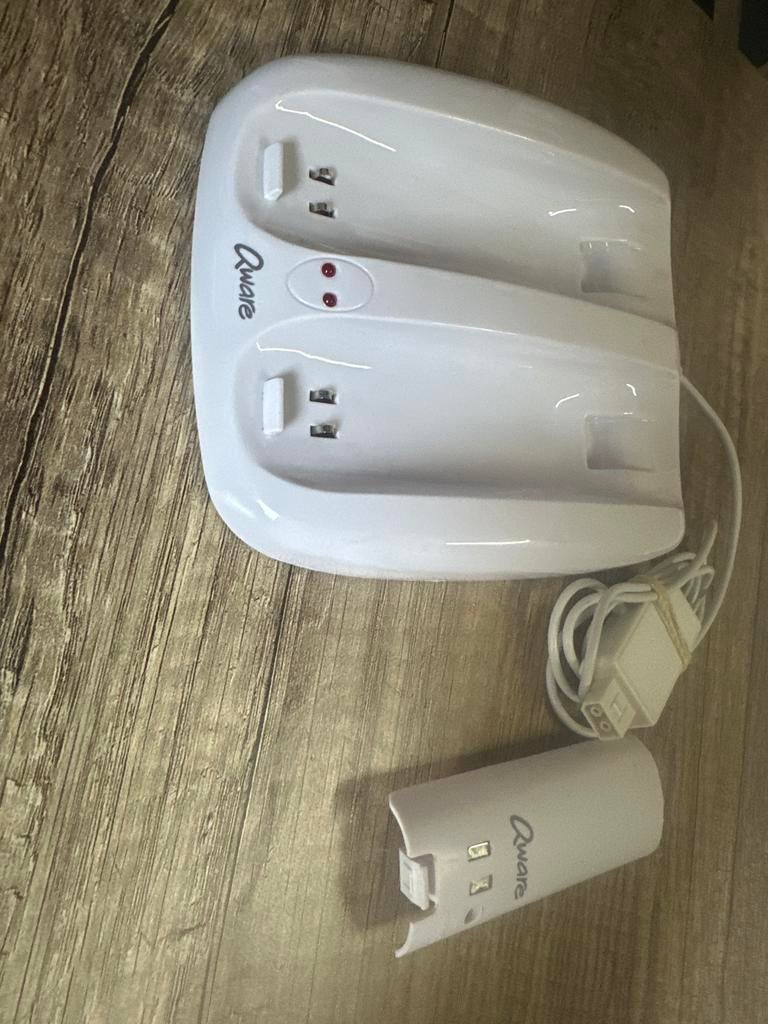 Qware Oplaaddock voor Wii Controllers met 1 Batterij, Ophalen of Verzenden, Niet werkend, Wii, Oplader of Kabel