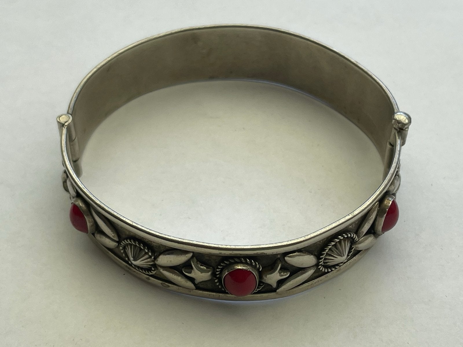 Vintage Italiaanse Alpaca Slavenarmband met Rode Steentjes, Overige materialen, Gebruikt, Ophalen of Verzenden, Met edelsteen