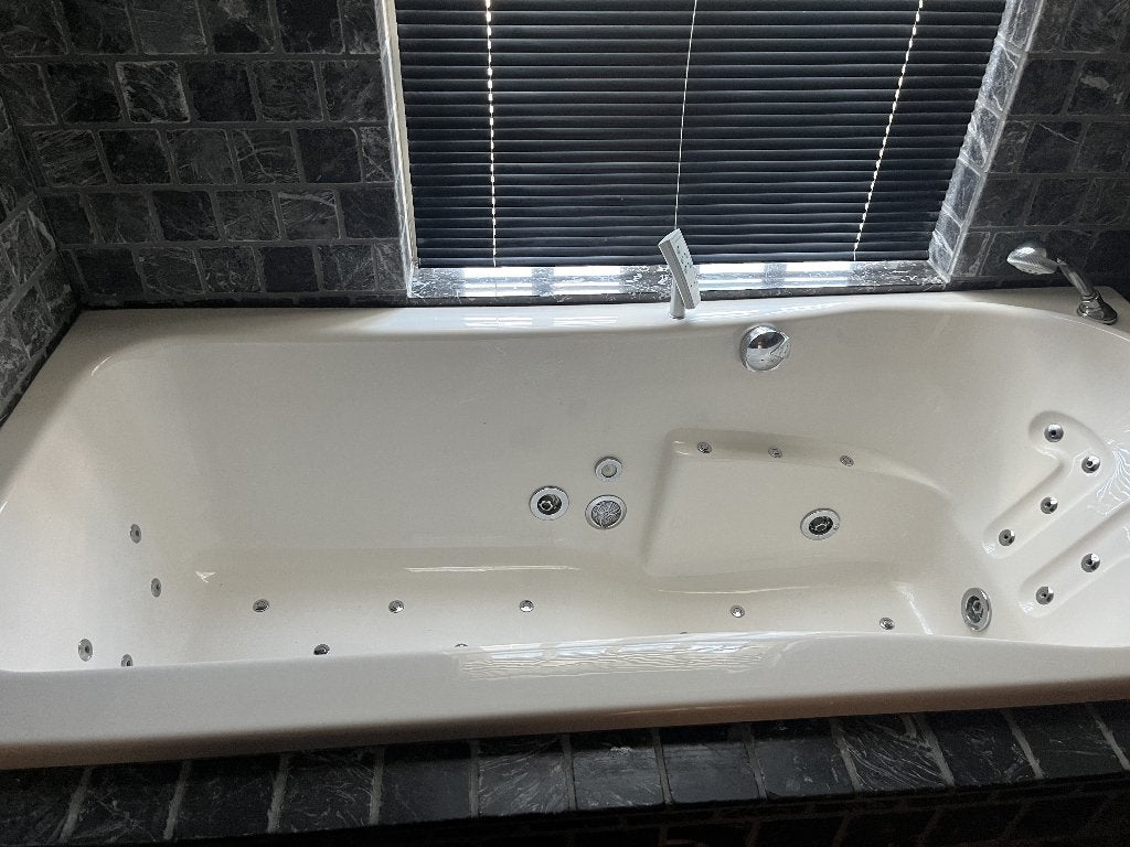 Greenlandia combi-whirlpool bad met Axor Hansgrohe kranen, Ophalen, Gebruikt, Bad