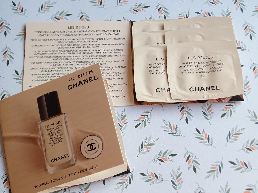 Chanel Les Beiges Foundation B30 (12 proefjes), Overige kleuren, Gehele gezicht, Nieuw, Ophalen of Verzenden