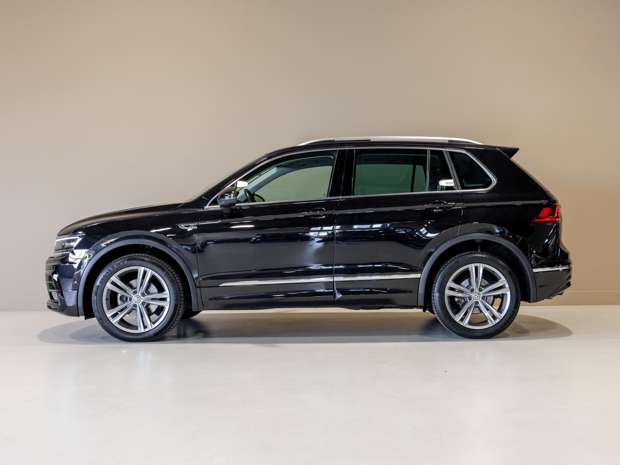Volkswagen Tiguan 1.4 TSI 4Motion R-Line / 150pk / NL Auto /, Auto's, Automaat, Dealer onderhouden, Gebruikt, 4 cilinders