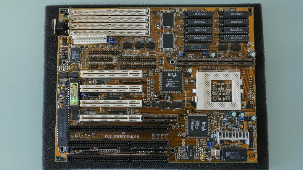 Asus P/I‑P55TP4XE | Intel Pentium Moederbord |, Computers en Software, Vintage Computers, Ophalen of Verzenden
