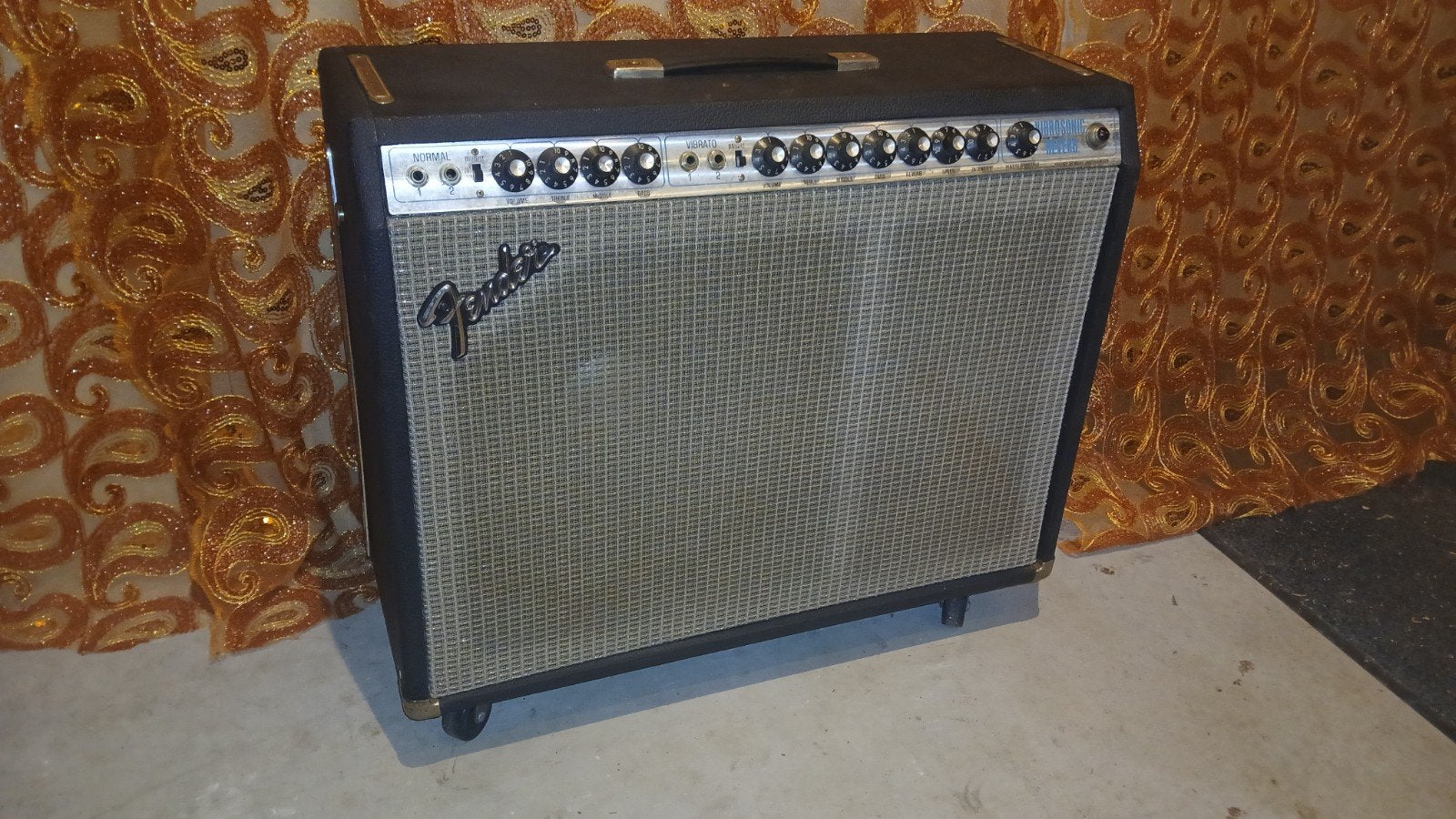 Fender Vibrosonic Reverb 1976 gerestaureerd en incl garantie, Ophalen, Gebruikt, Gitaar, 50 tot 100 watt