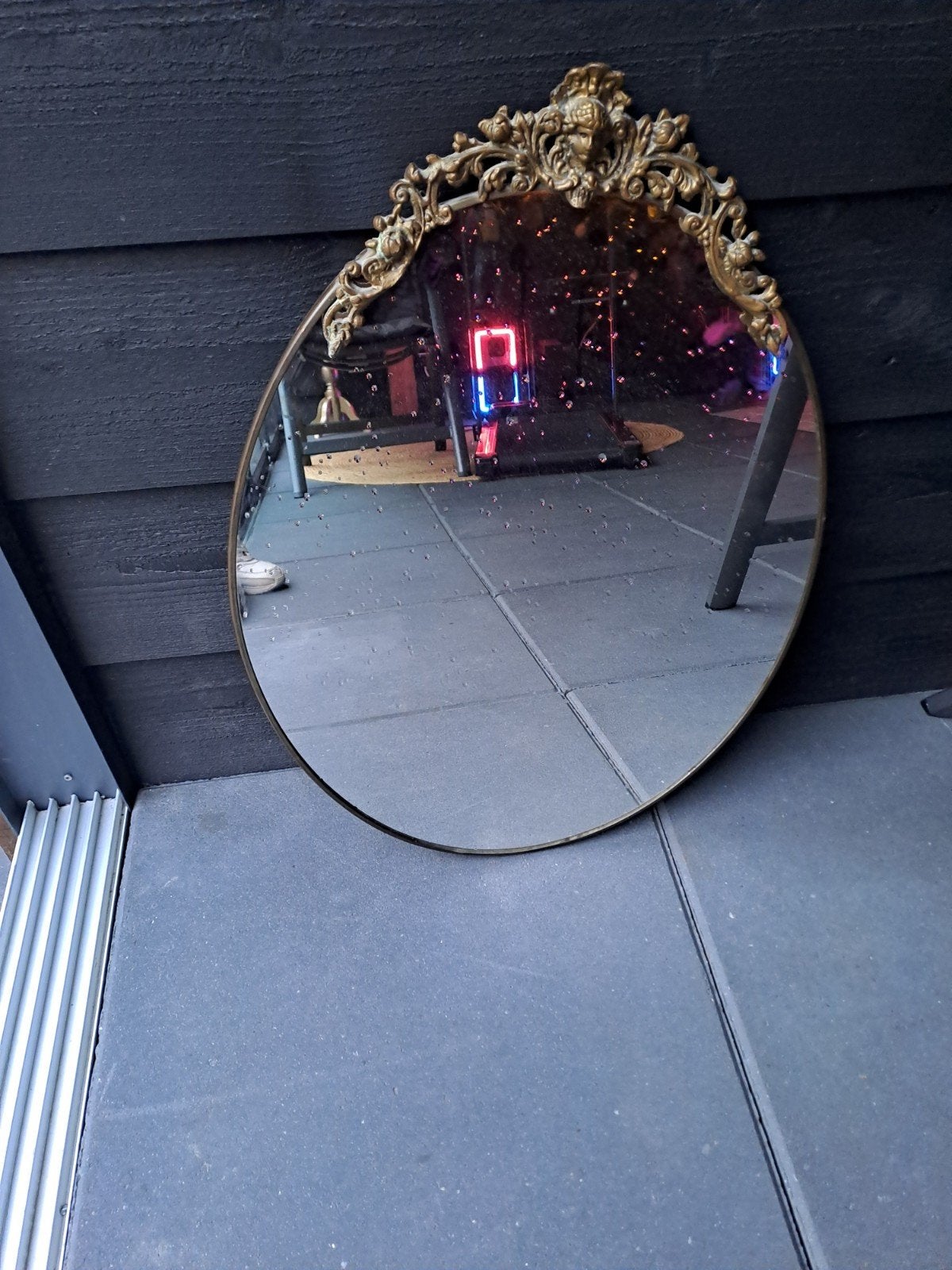 Vintage Spiegel met sierlijke gouden lijst, Ophalen of Verzenden, Ovaal, Minder dan 50 cm, Minder dan 100 cm