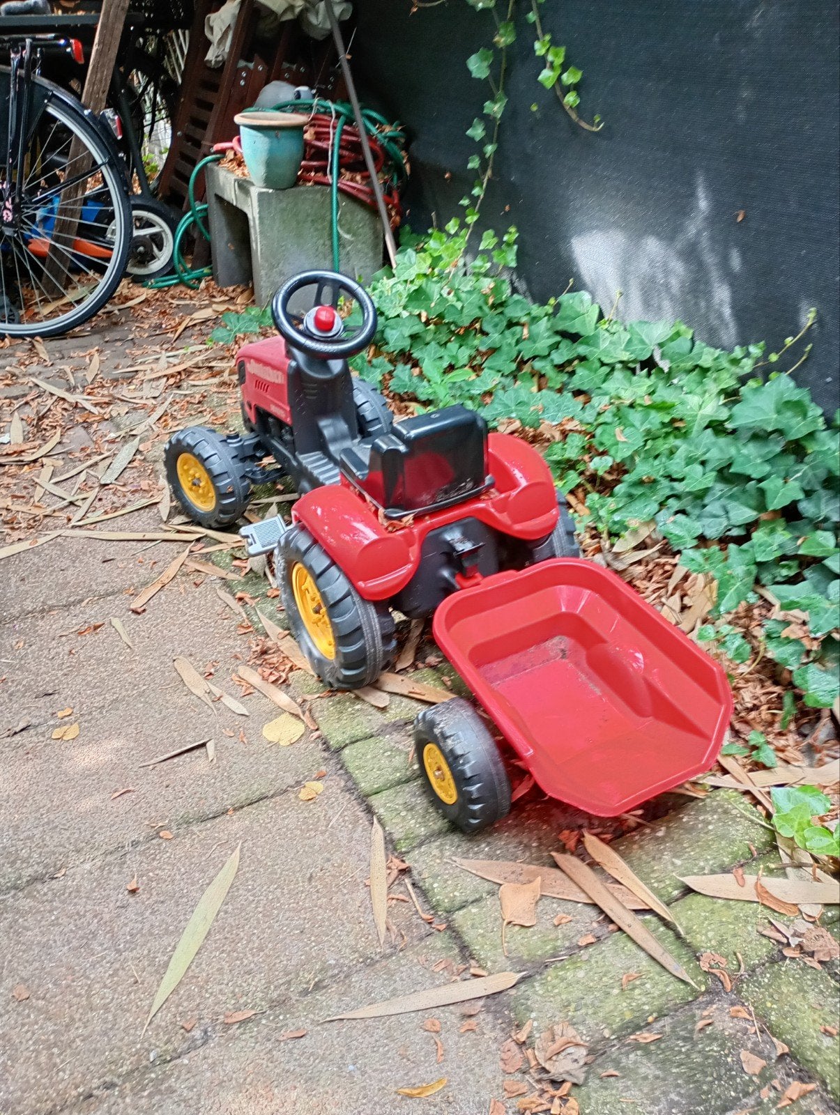 Rode traptractor met aanhanger!!!!!! voor kinderen, Kinderen en Baby's, Ophalen, Gebruikt, Trapvoertuig