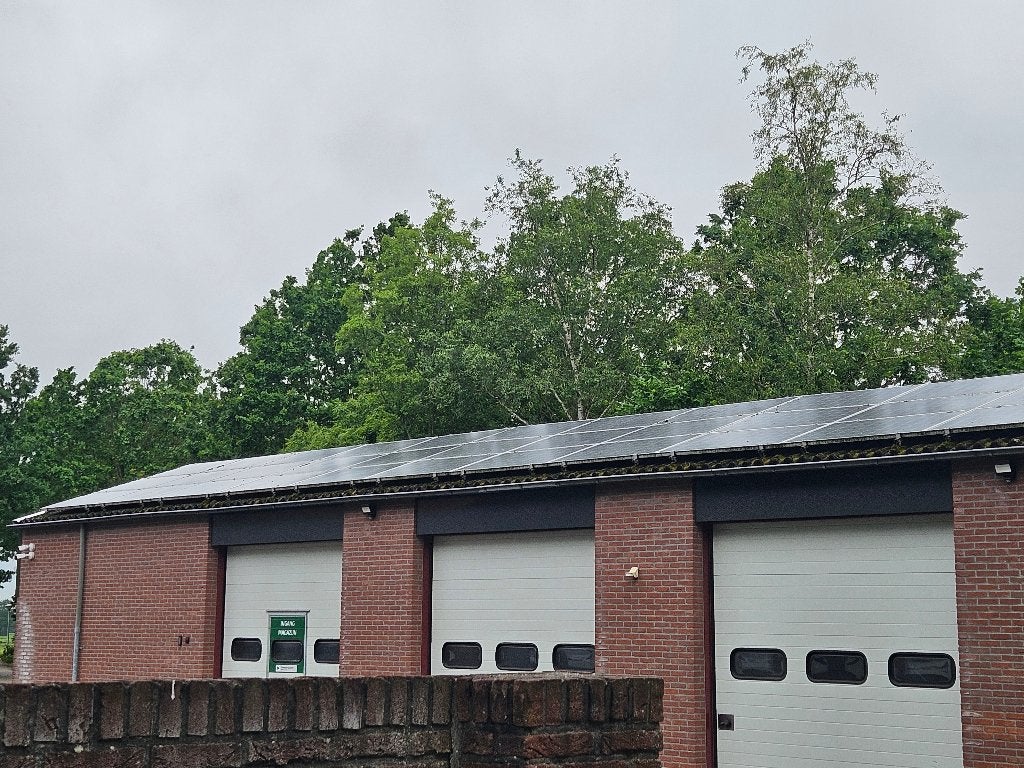 PV-installatie, Doe-het-zelf en Verbouw, Zonnepanelen en Toebehoren, Ophalen, Gebruikt, Compleet systeem, 200 wattpiek of meer