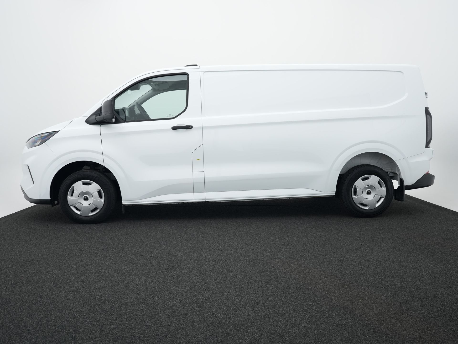 Ford Transit Custom 300 2.0 TDCI L2H1 Trend | Bekleding Viny, Voorwielaandrijving, 1849 kg, Gebruikt, 4 cilinders