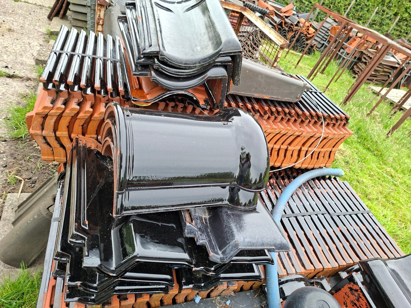 Laumans dakpannen restpartij - rechtse gevelpannen, Gebruikt, Ophalen of Verzenden, Dakpannen, Overige kleuren