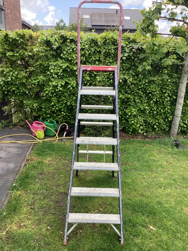 Altrex dubbele trap 7 treden met beugel, Doe-het-zelf en Verbouw, Ladders en Trappen, Ophalen, Gebruikt, Trap, Minder dan 2 meter