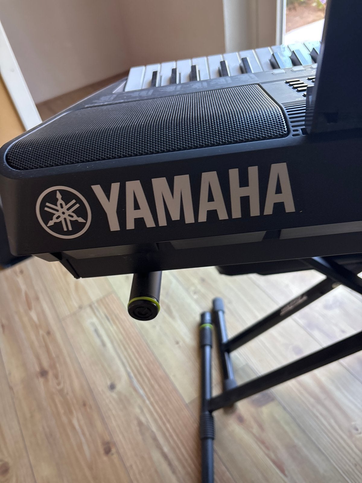 Yamaha PSR-E453 keyboard met standaard en krukje, Muziek en Instrumenten, Ophalen, 61 toetsen, Yamaha, Zo goed als nieuw