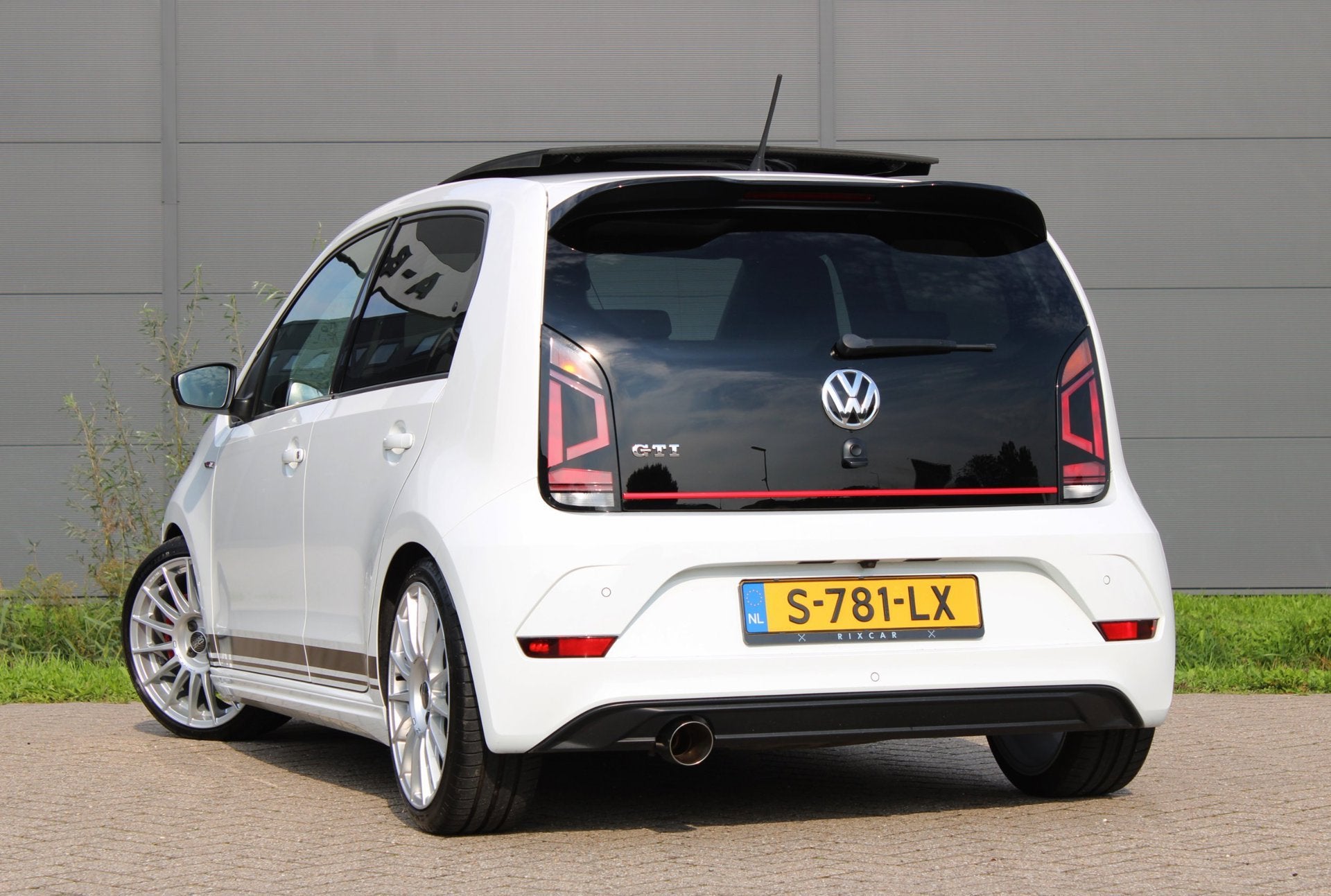 Volkswagen Up! 1.0 GTI BeatsAudio Panodak Camera Schroefset, Auto's, 970 kg, Stof, 4 stoelen, 116 pk