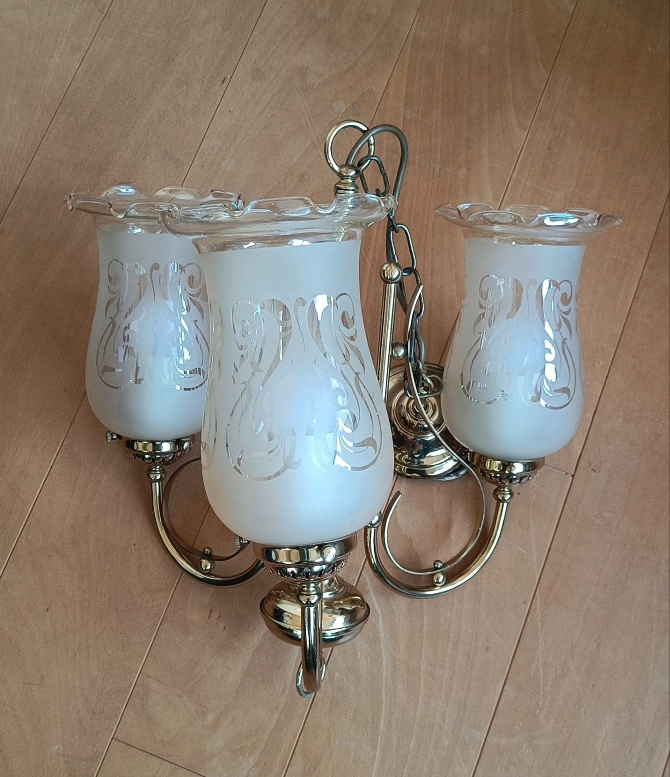 Gouden luchter lamp met gedecoreerd glas, Ophalen, Gebruikt, E27 (groot), Hollywood Regency