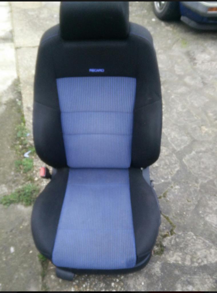 GEZOCHT: Nette Golf 4 recaro bestuurders stoel blauw!, Auto-onderdelen, Interieur en Bekleding, Ophalen of Verzenden