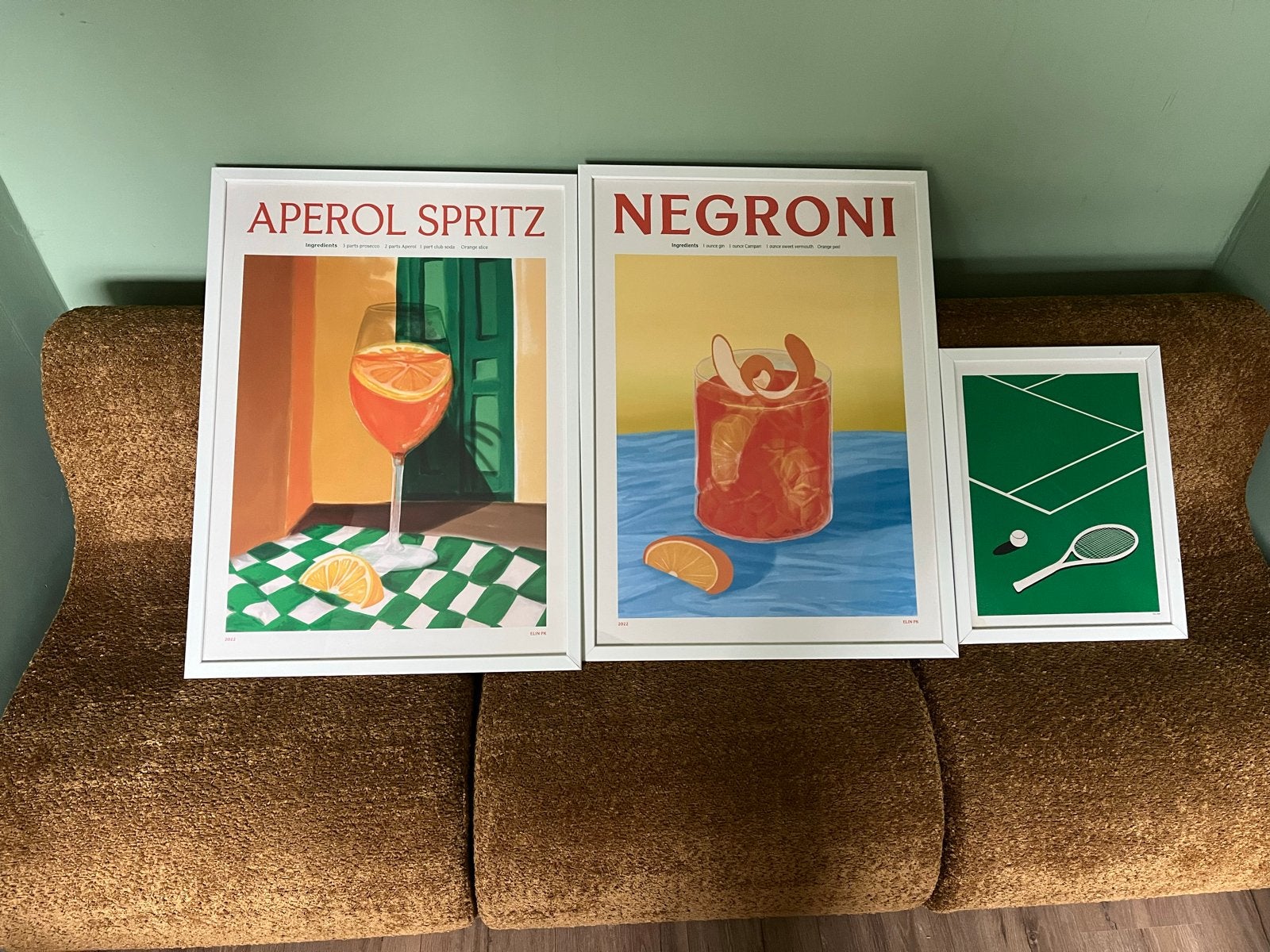 Diverse posters met lijst: Aperol Spritz, Negroni, Tennisbaa, Ophalen, Rechthoekig Staand, Met lijst, Zo goed als nieuw