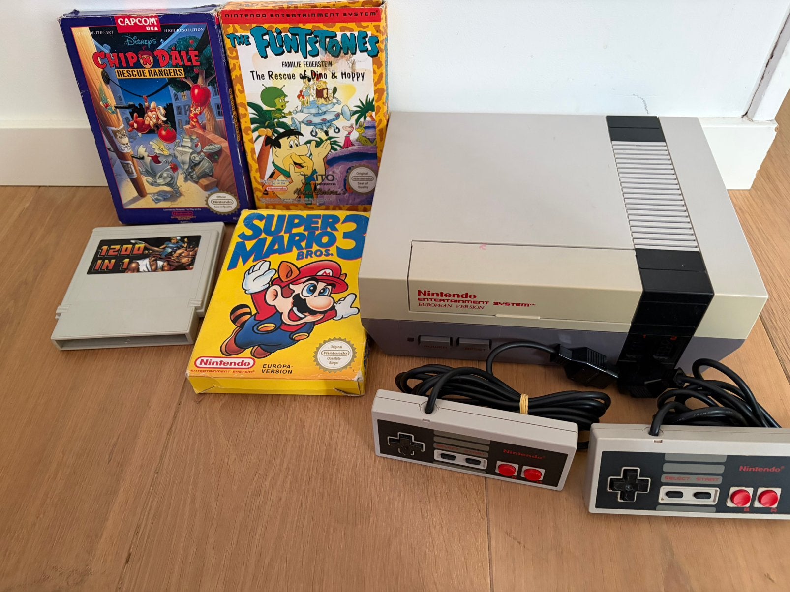 Nintendo NES Console, Spelcomputers en Games, Spelcomputers | Nintendo NES, Gebruikt, Met 2 controllers, Met games, Ophalen